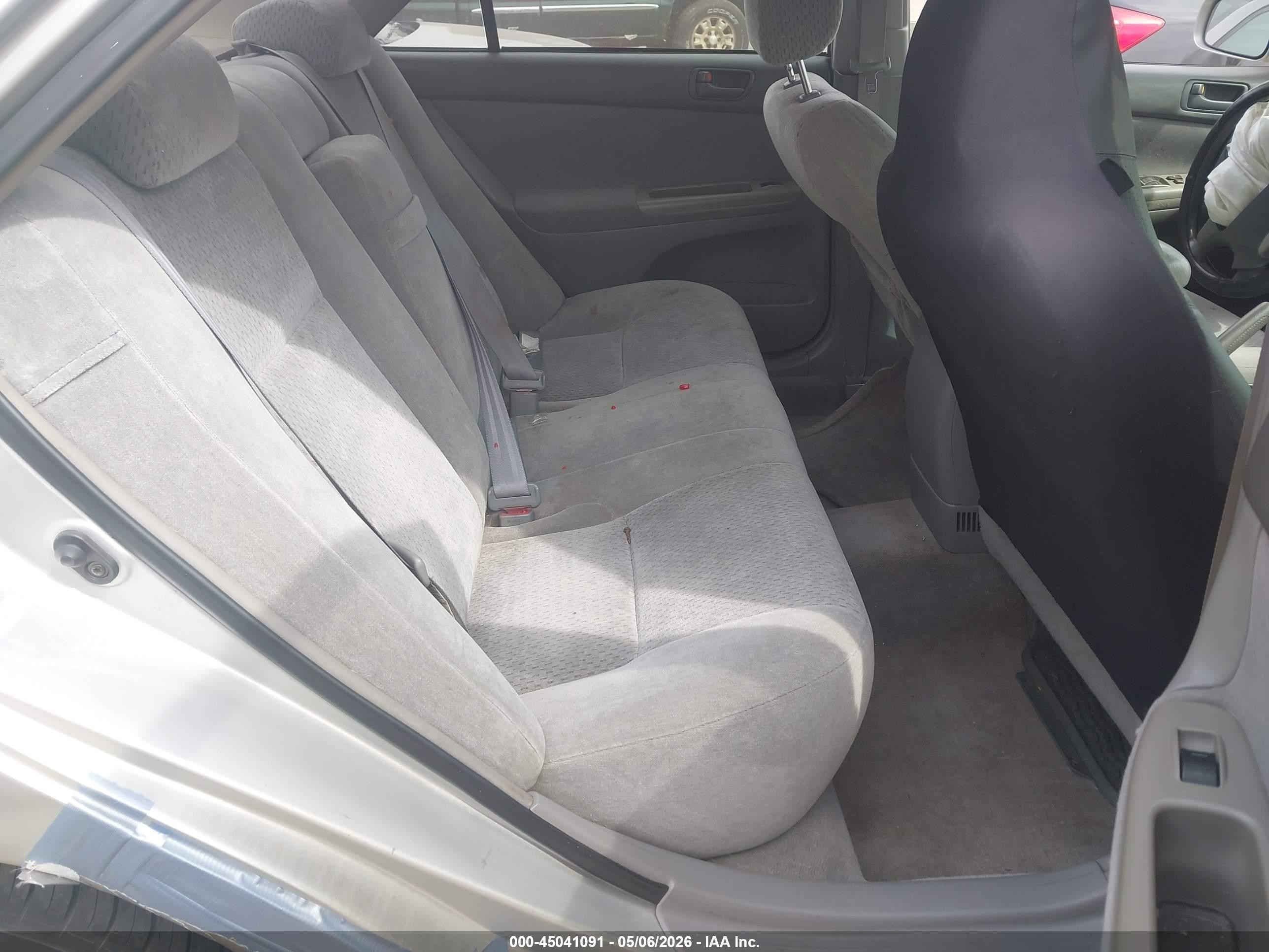 2004 Toyota Camry Le Silver vin: 4T1BE32KX4U266291