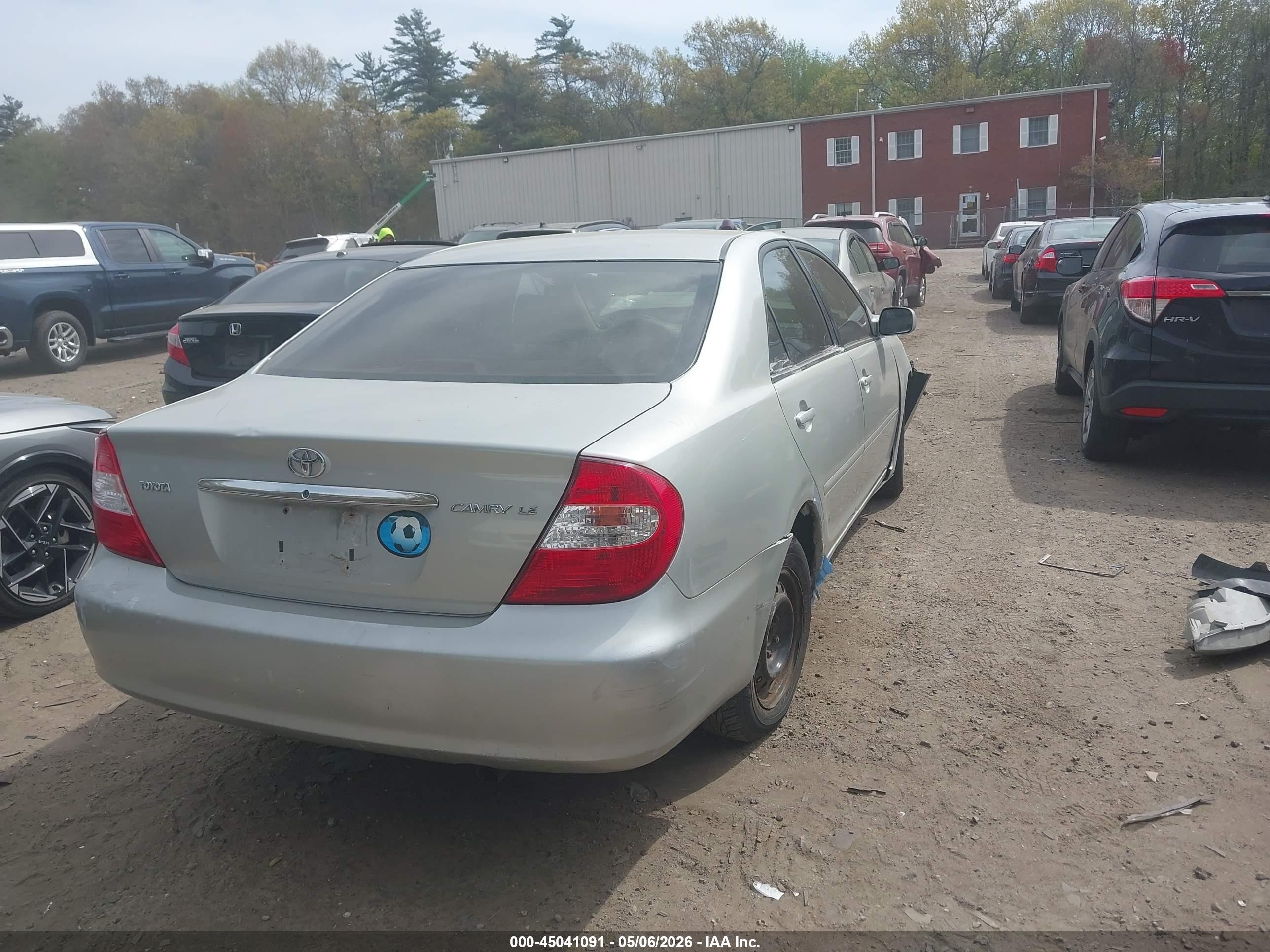 2004 Toyota Camry Le Silver vin: 4T1BE32KX4U266291