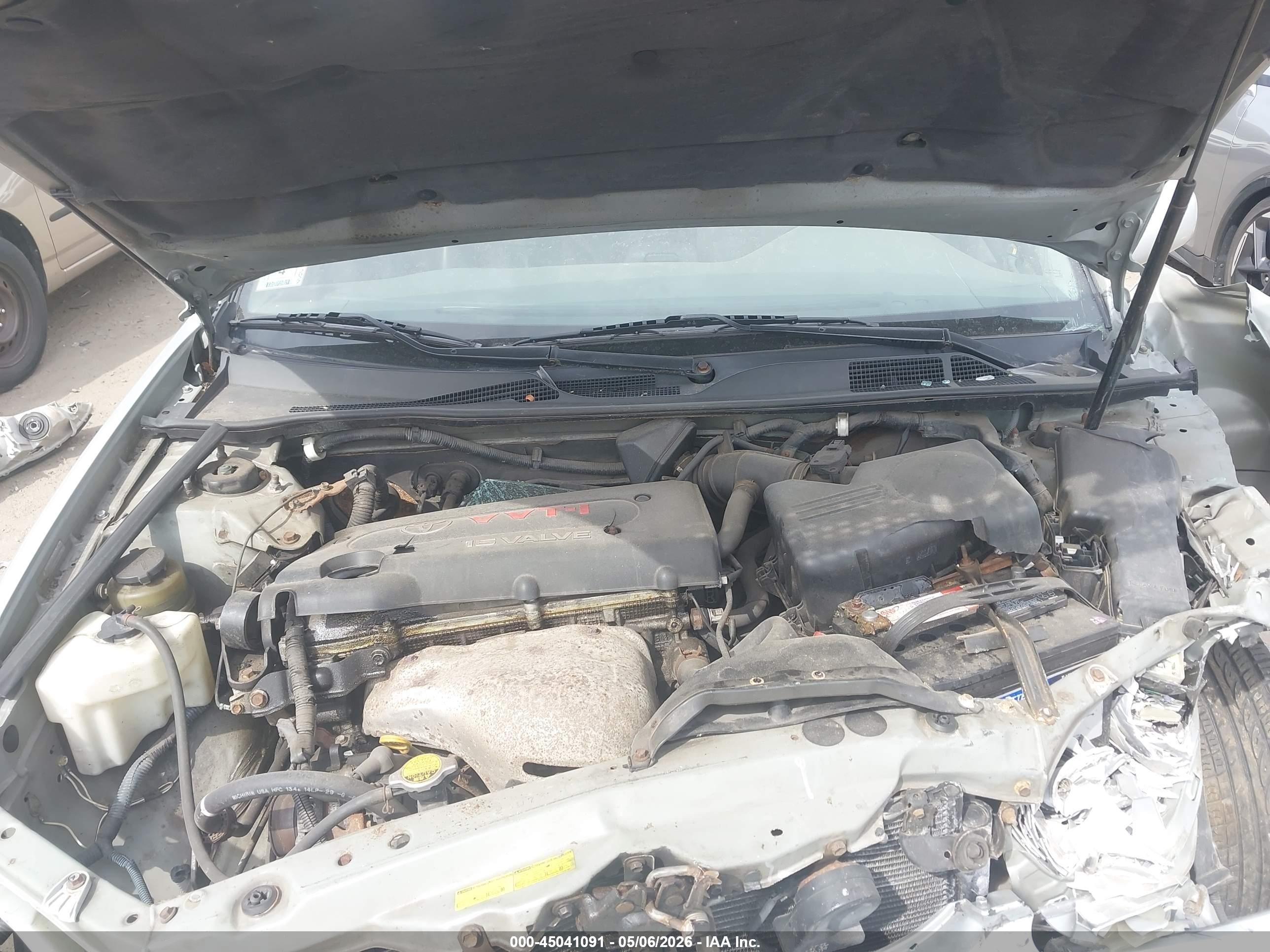 2004 Toyota Camry Le Silver vin: 4T1BE32KX4U266291