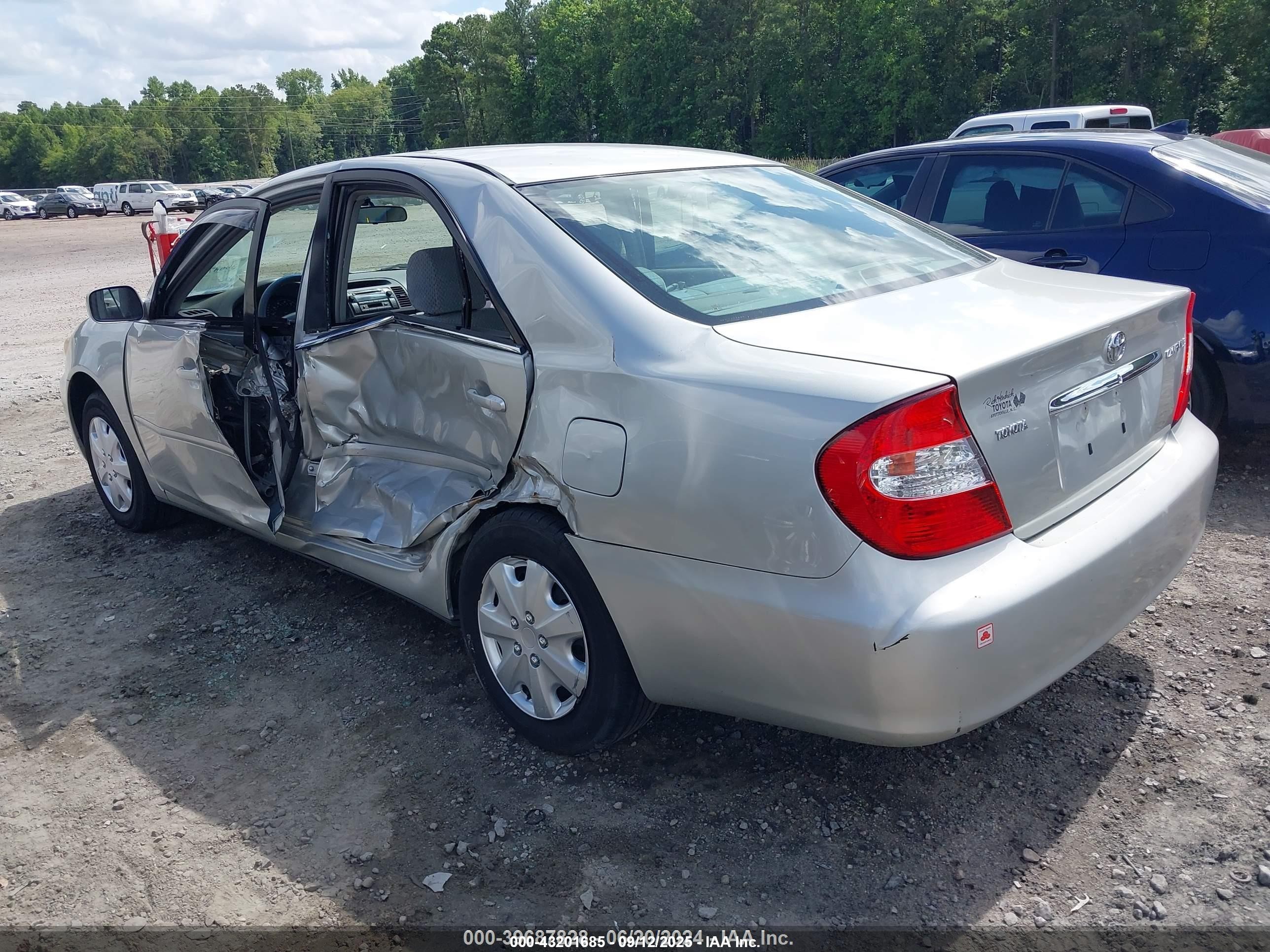 2004 Toyota Camry Le Silver vin: 4T1BE32KX4U271202