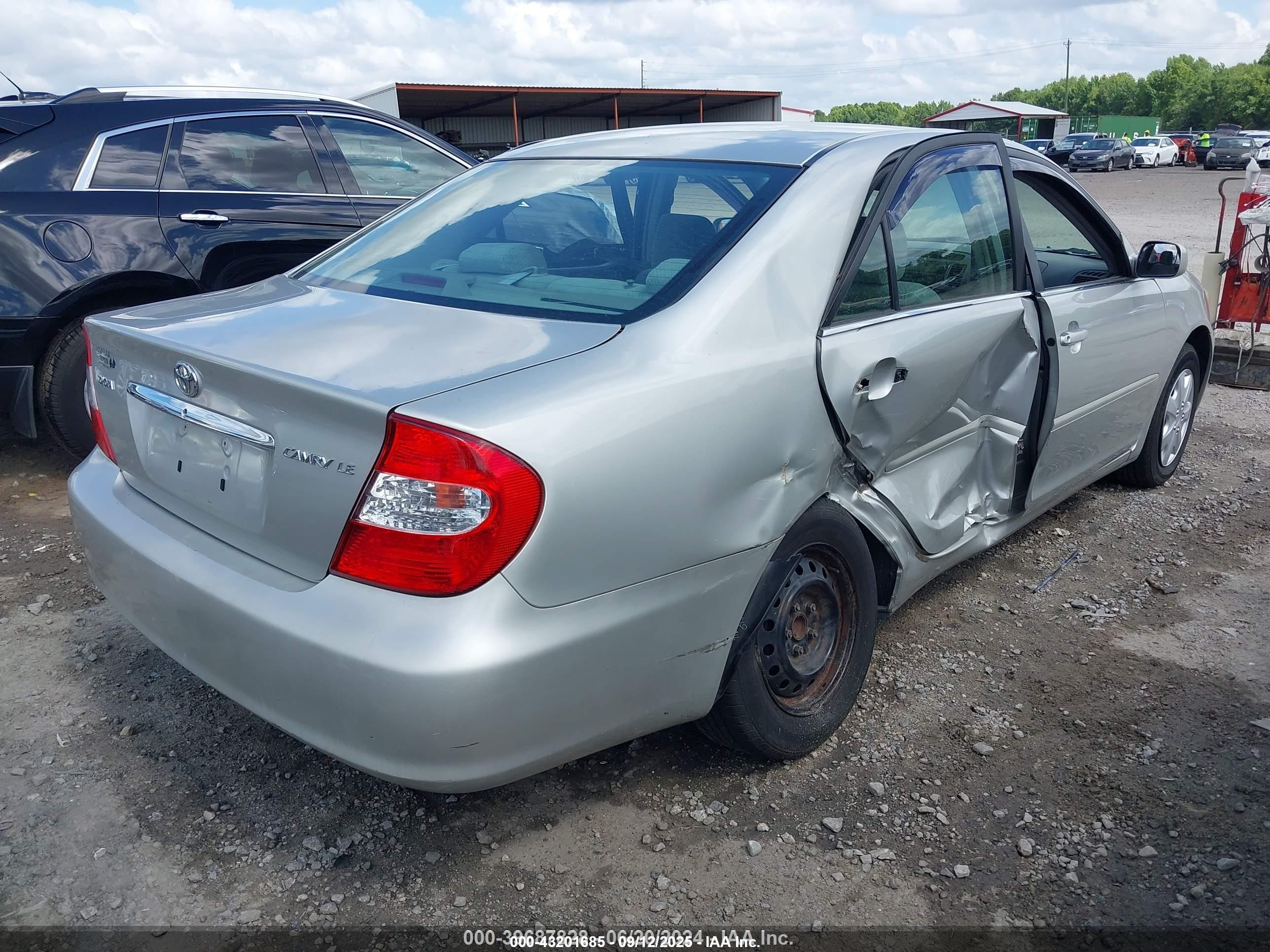 2004 Toyota Camry Le Silver vin: 4T1BE32KX4U271202