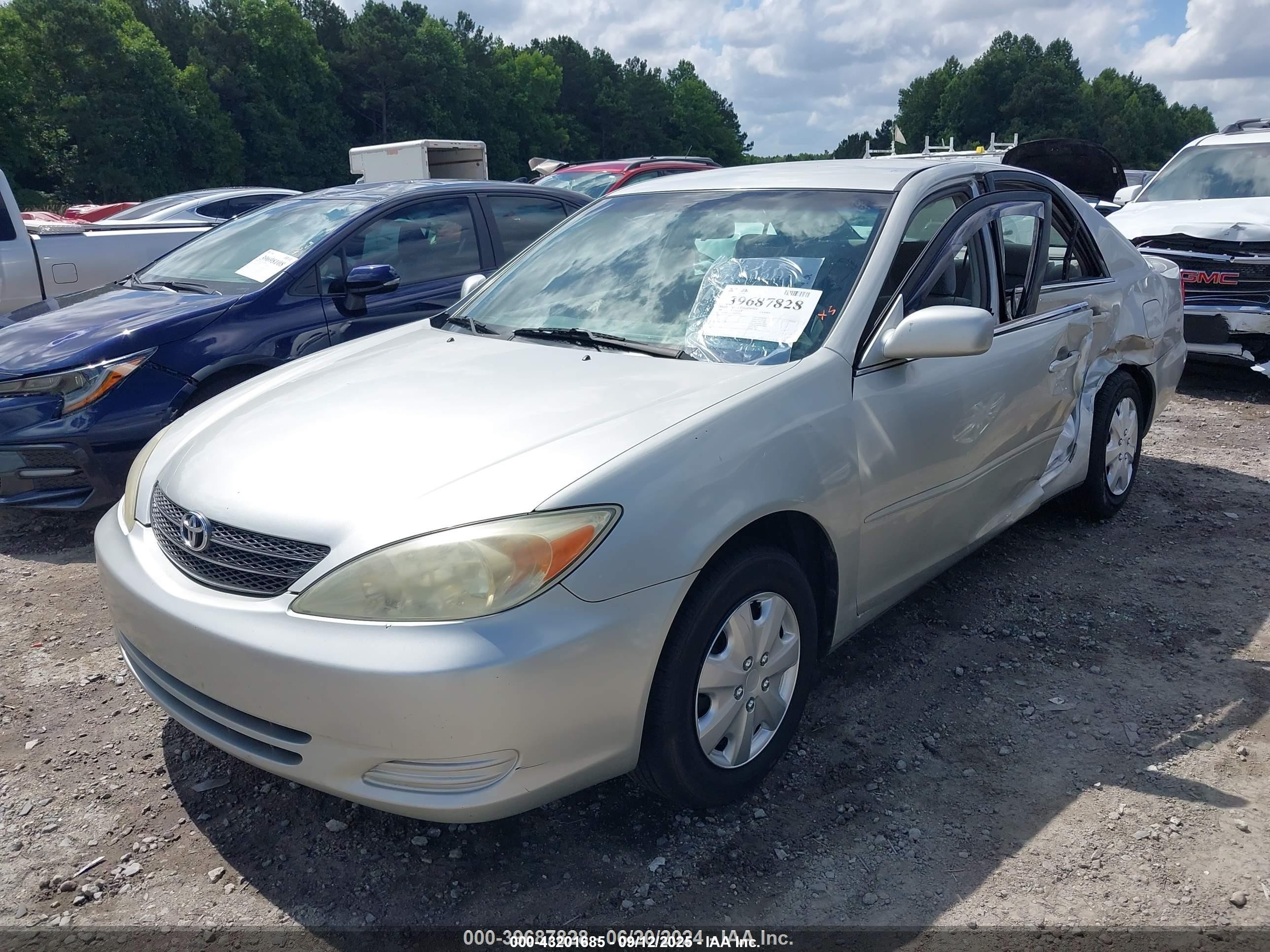 2004 Toyota Camry Le Silver vin: 4T1BE32KX4U271202