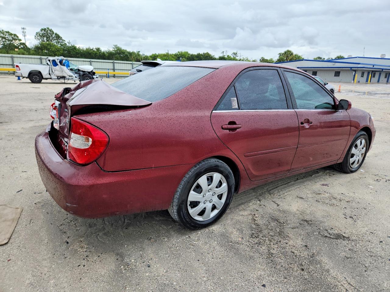 2004 Toyota Camry Xle Red vin: 4T1BE32KX4U282023