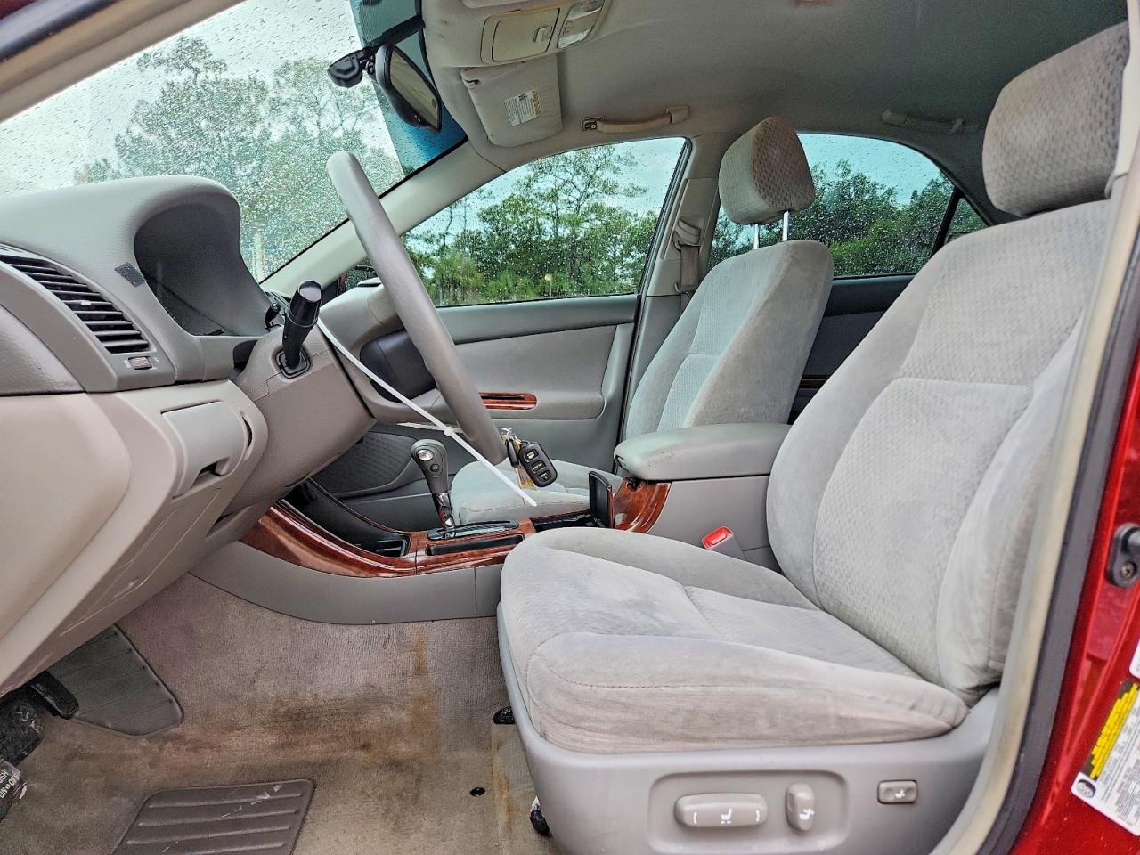 2004 Toyota Camry Xle Red vin: 4T1BE32KX4U282023