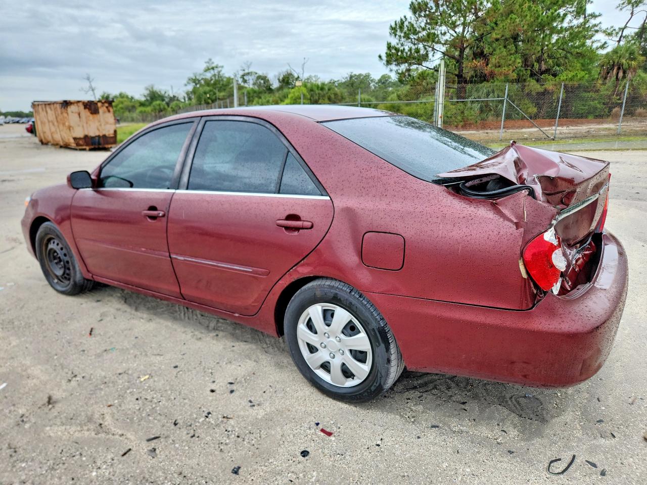 2004 Toyota Camry Xle Red vin: 4T1BE32KX4U282023