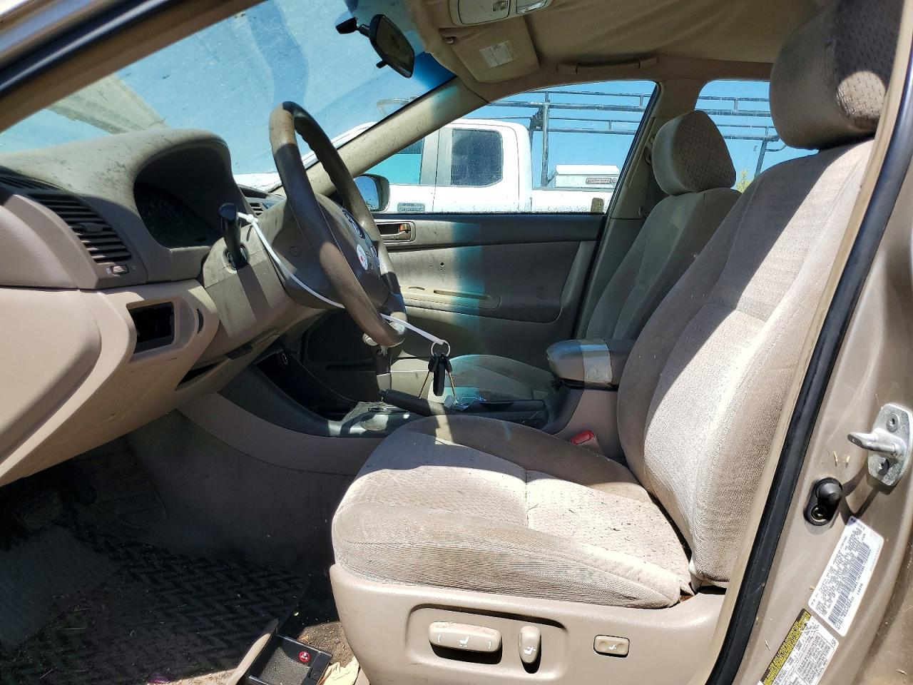 2004 Toyota Camry Le Tan vin: 4T1BE32KX4U292356