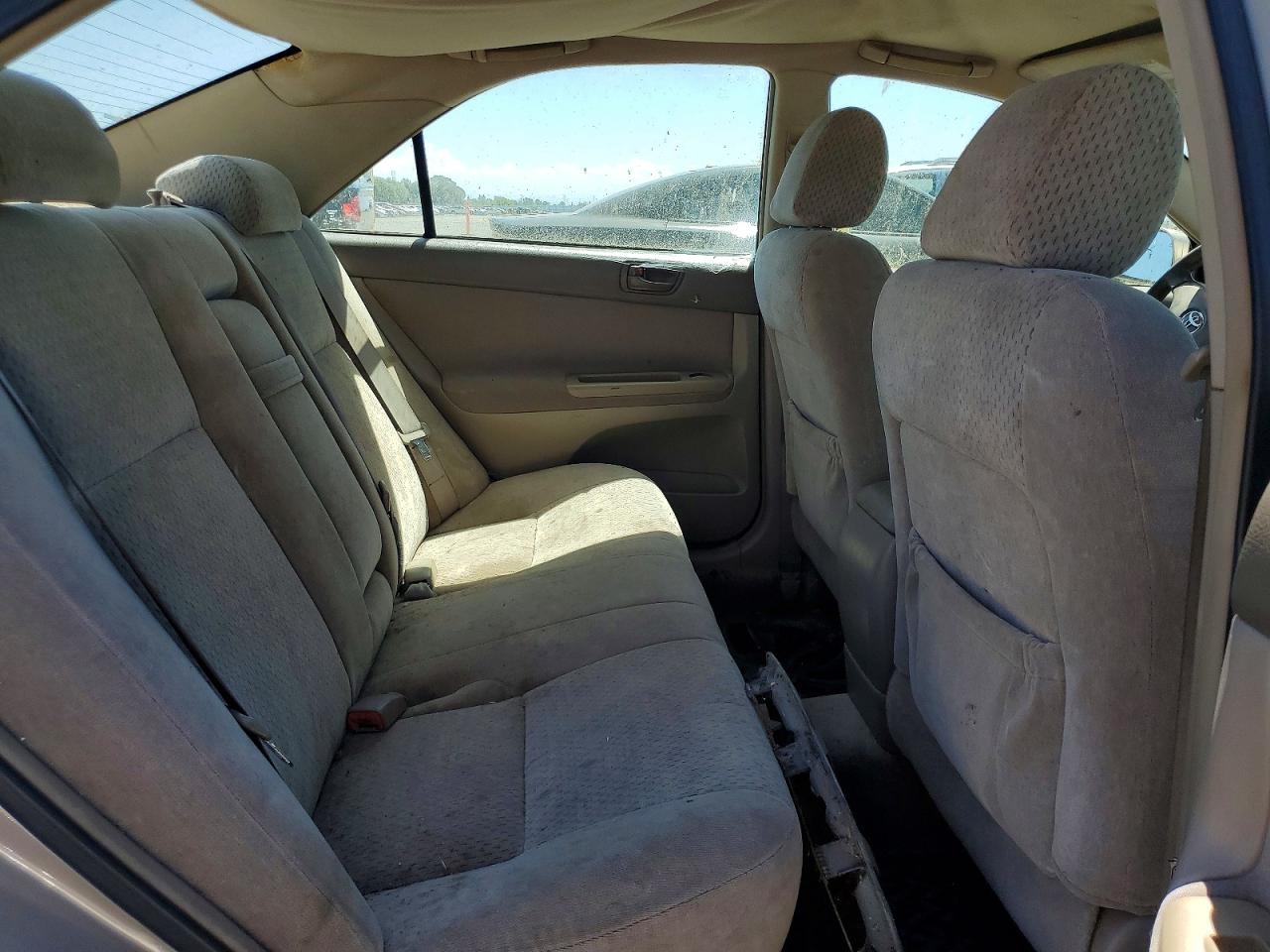 2004 Toyota Camry Le Tan vin: 4T1BE32KX4U292356