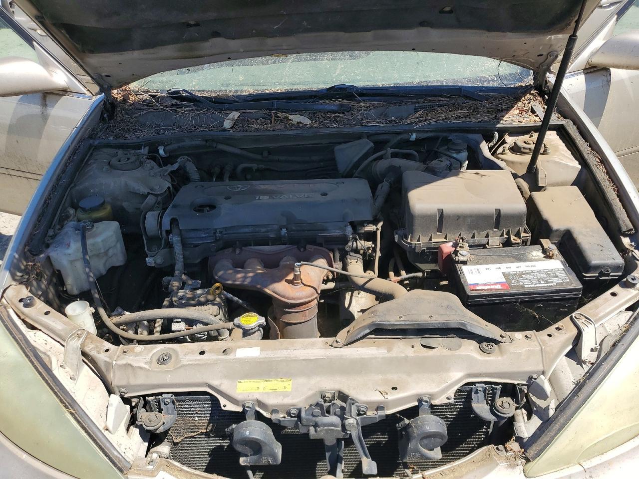 2004 Toyota Camry Le Tan vin: 4T1BE32KX4U292356