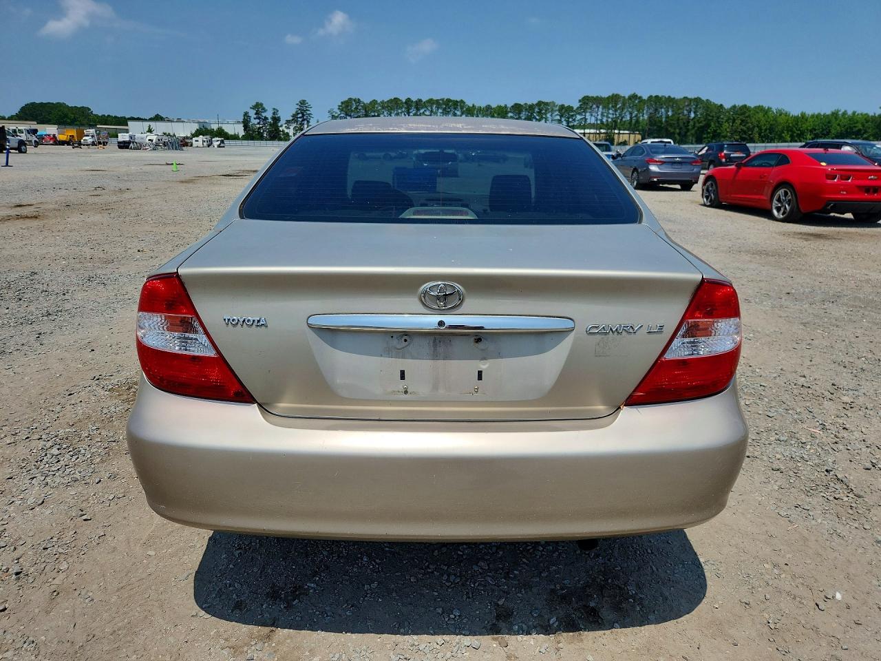 2004 Toyota Camry Le Tan vin: 4T1BE32KX4U292891