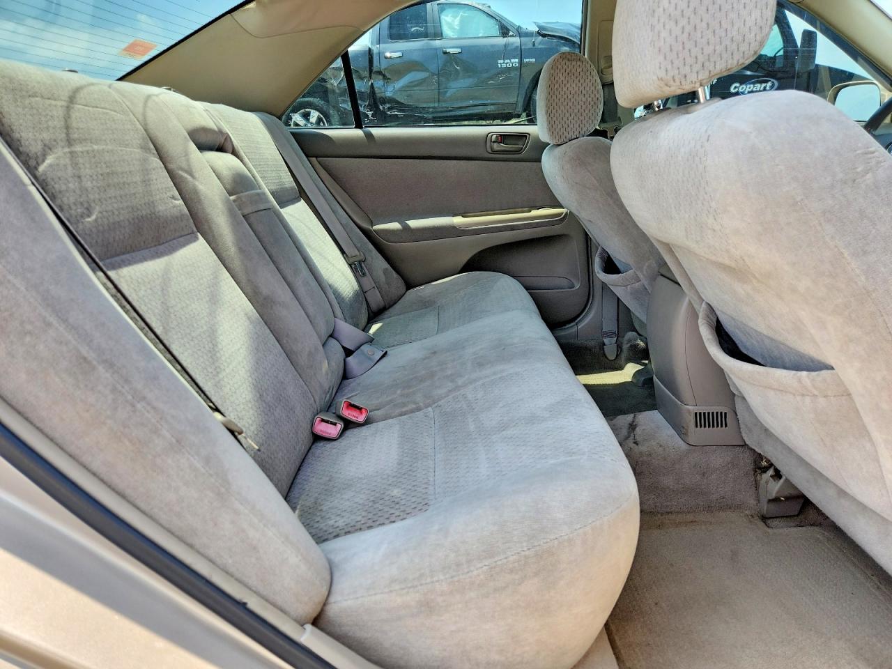 2004 Toyota Camry Le Tan vin: 4T1BE32KX4U292891