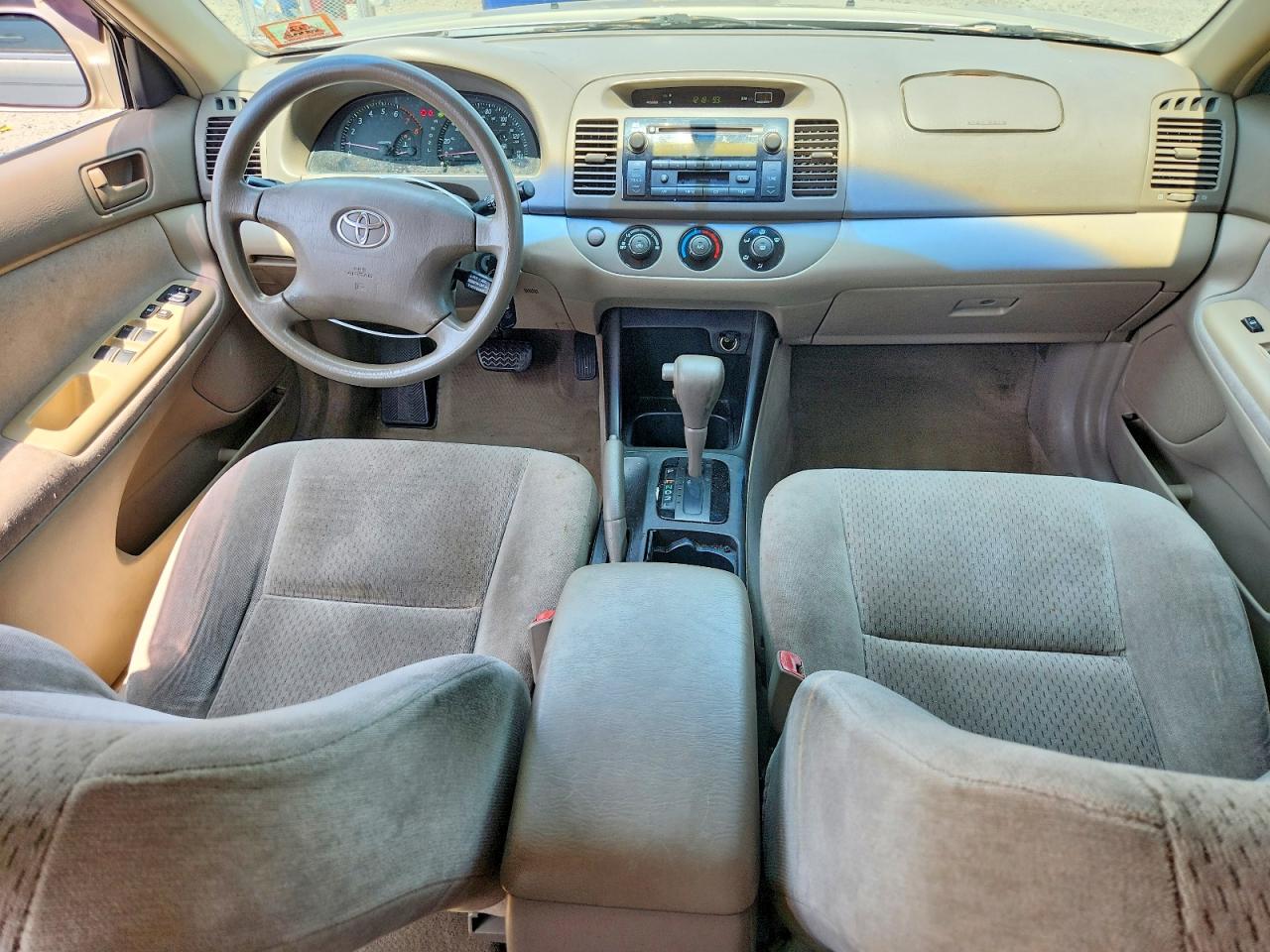 2004 Toyota Camry Le Tan vin: 4T1BE32KX4U292891