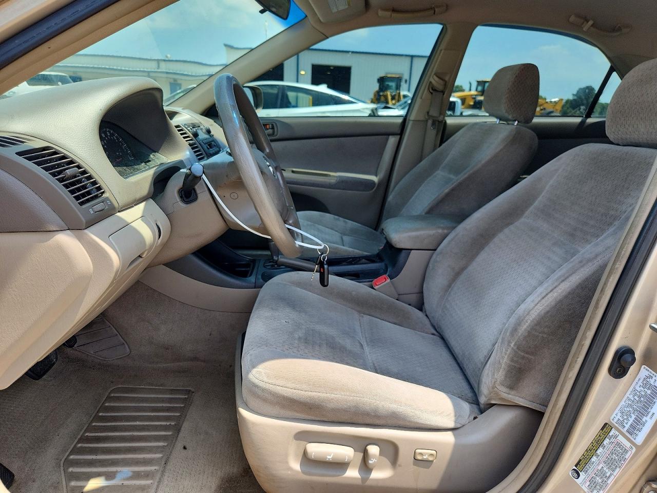 2004 Toyota Camry Le Tan vin: 4T1BE32KX4U292891