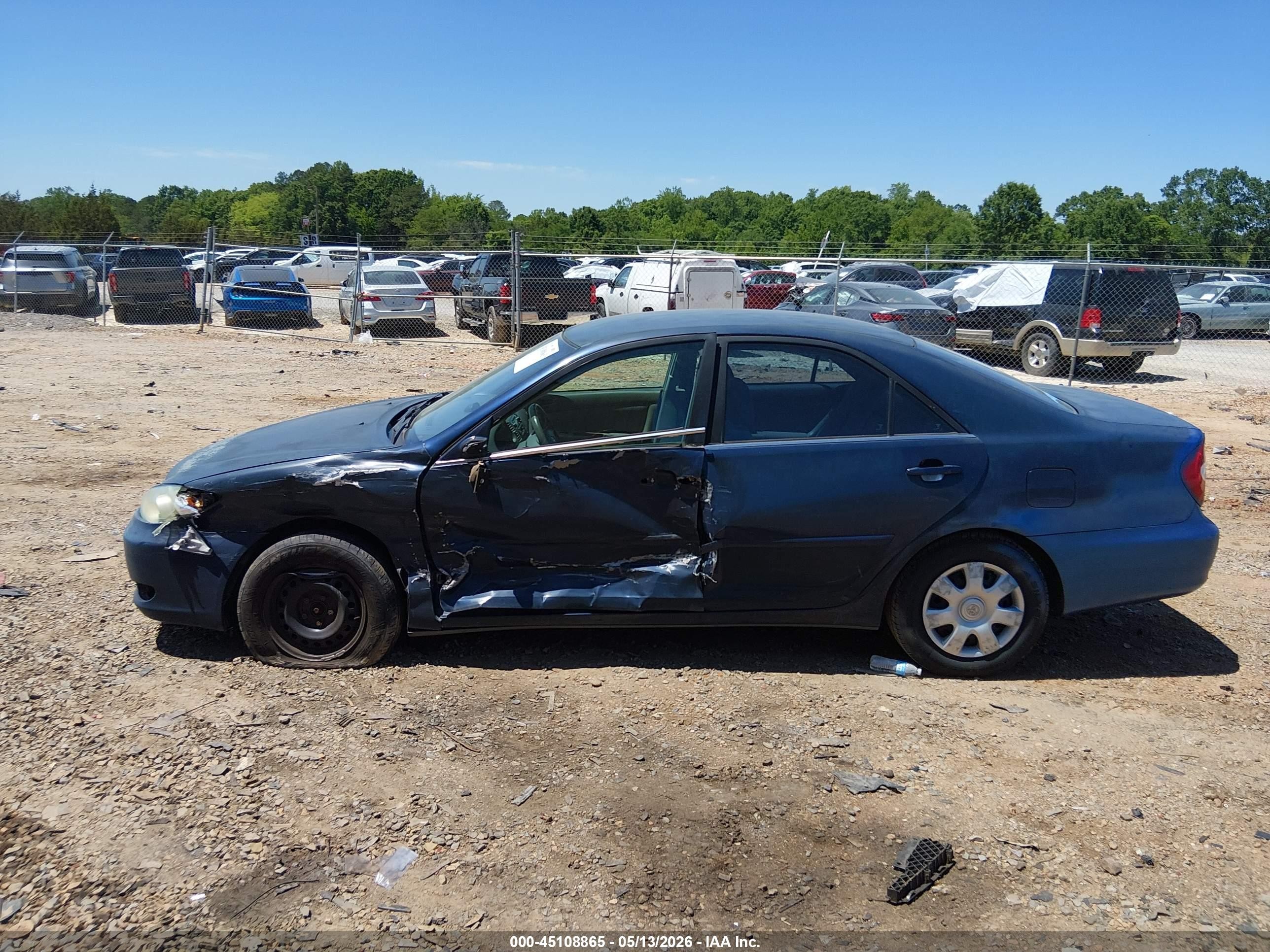 2004 Toyota Camry Le Blue vin: 4T1BE32KX4U299999