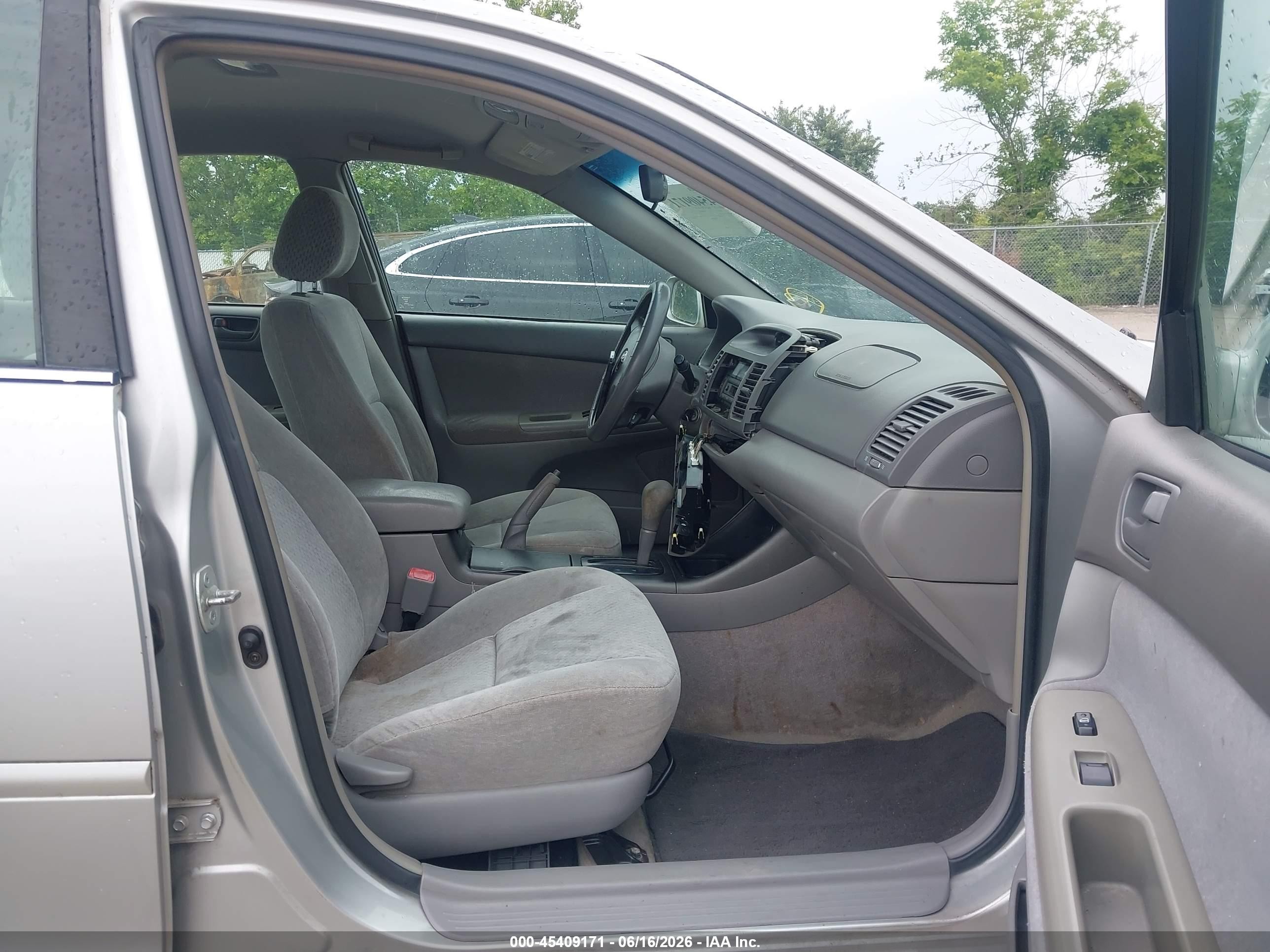 2004 Toyota Camry Le Серебряный vin: 4T1BE32KX4U313027