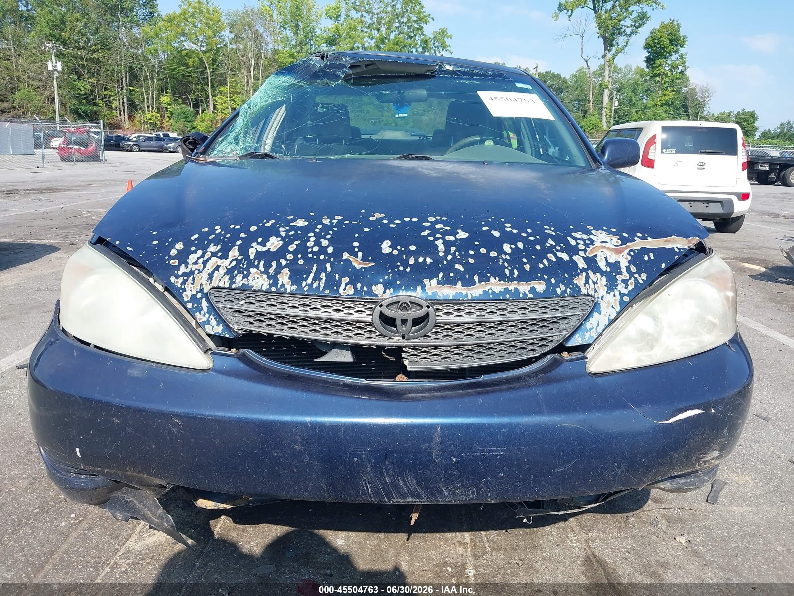 2004 Toyota Camry Le Blue vin: 4T1BE32KX4U314842