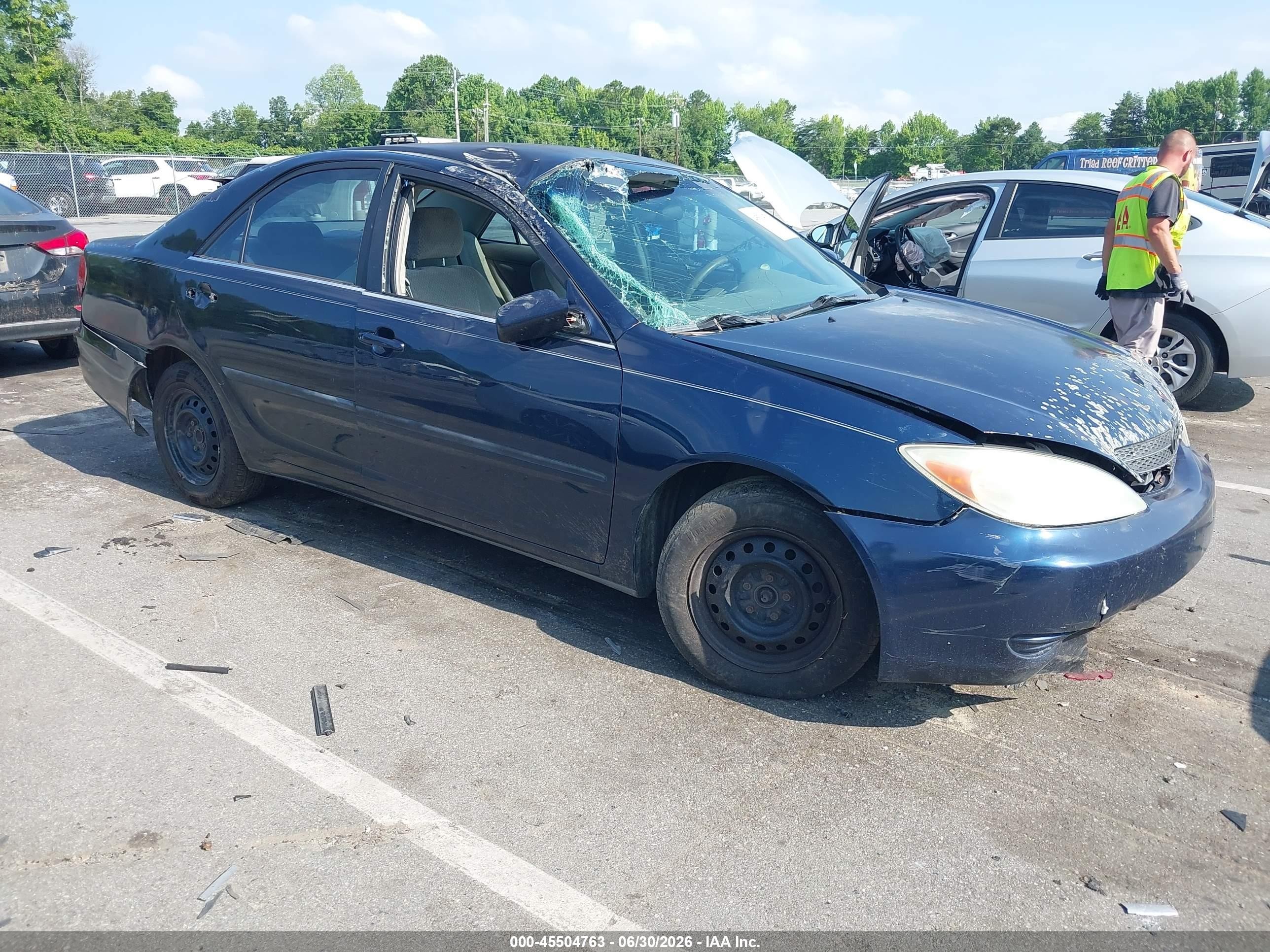 2004 Toyota Camry Le Blue vin: 4T1BE32KX4U314842