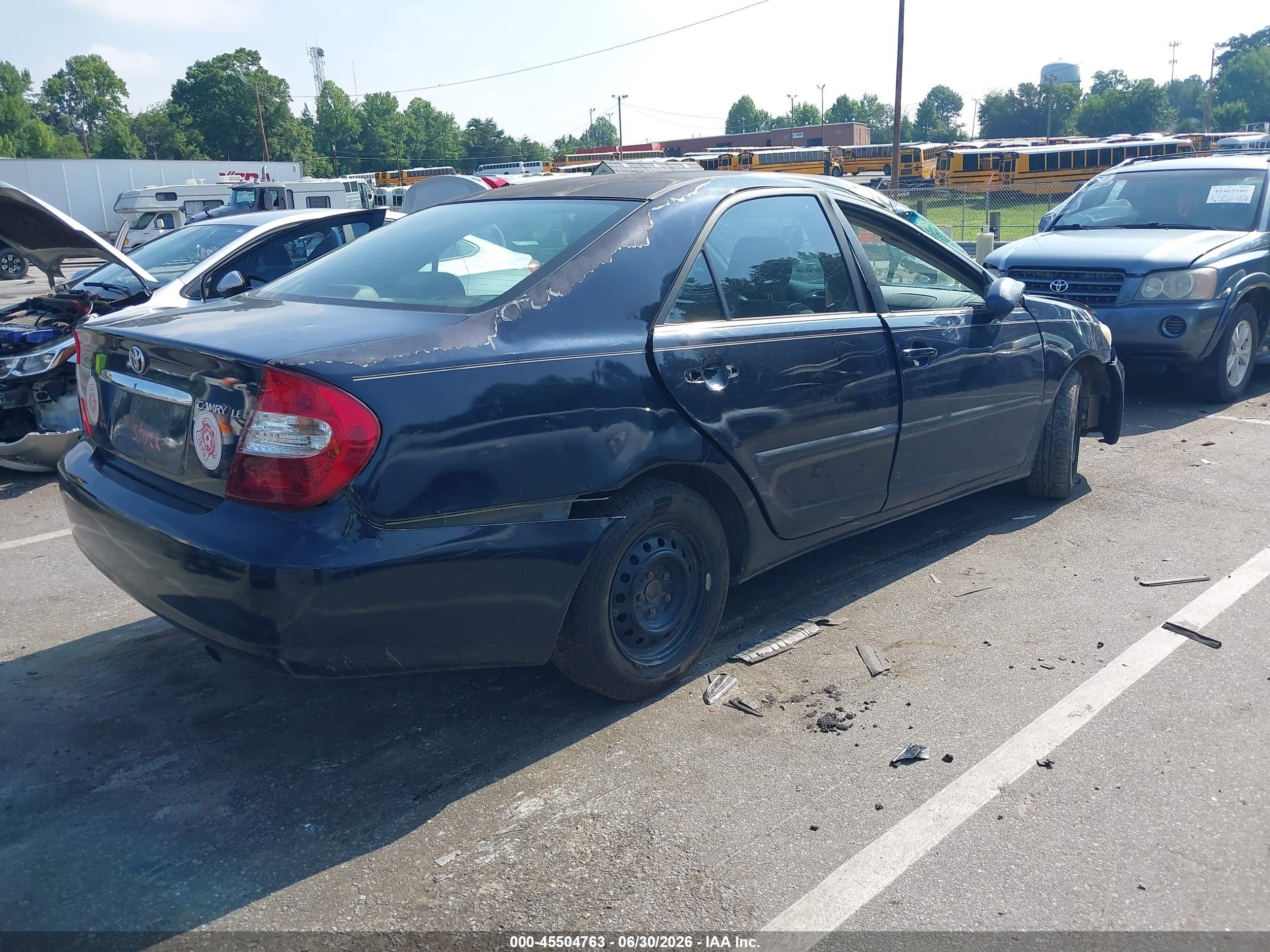 2004 Toyota Camry Le Blue vin: 4T1BE32KX4U314842