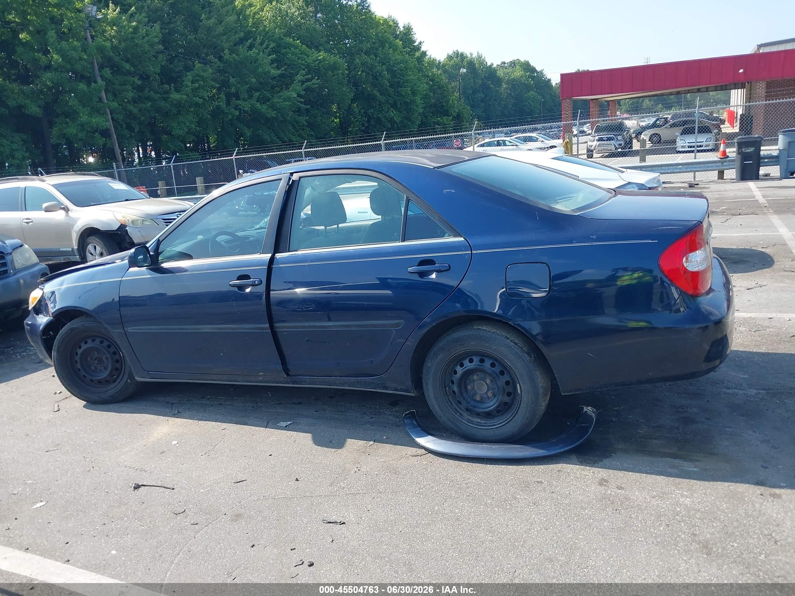 2004 Toyota Camry Le Blue vin: 4T1BE32KX4U314842