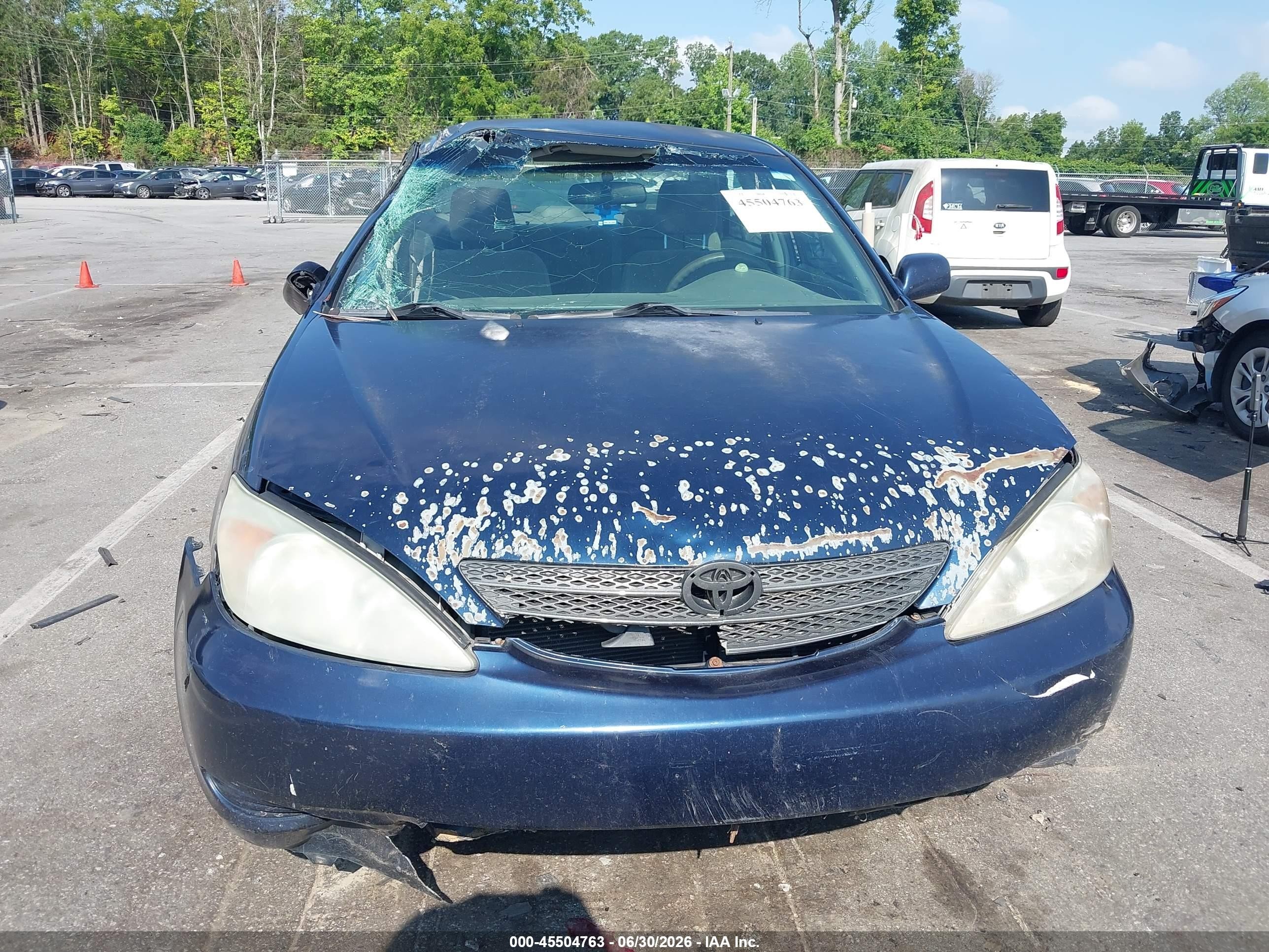 2004 Toyota Camry Le Blue vin: 4T1BE32KX4U314842