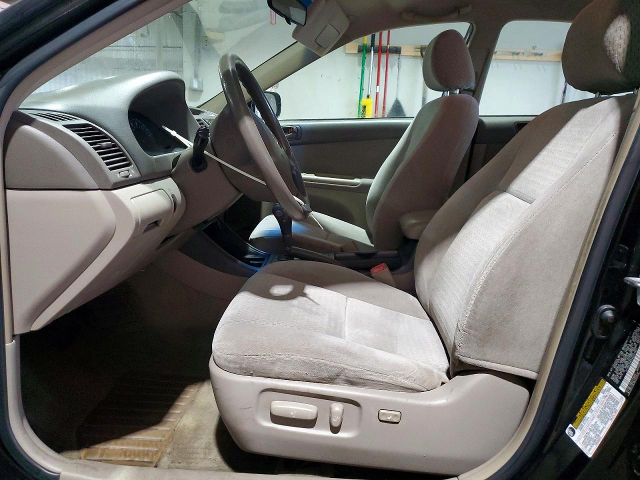 2004 Toyota Camry Le Black vin: 4T1BE32KX4U331821