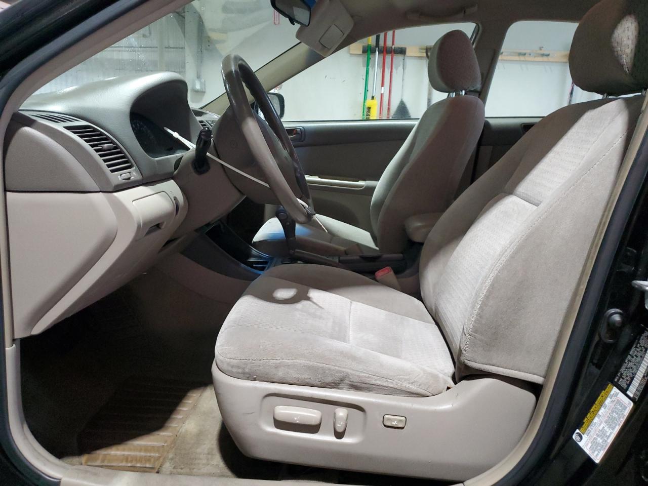 2004 Toyota Camry Le Black vin: 4T1BE32KX4U331821 Damage: Steering Wheel, Worn, Replacement Required