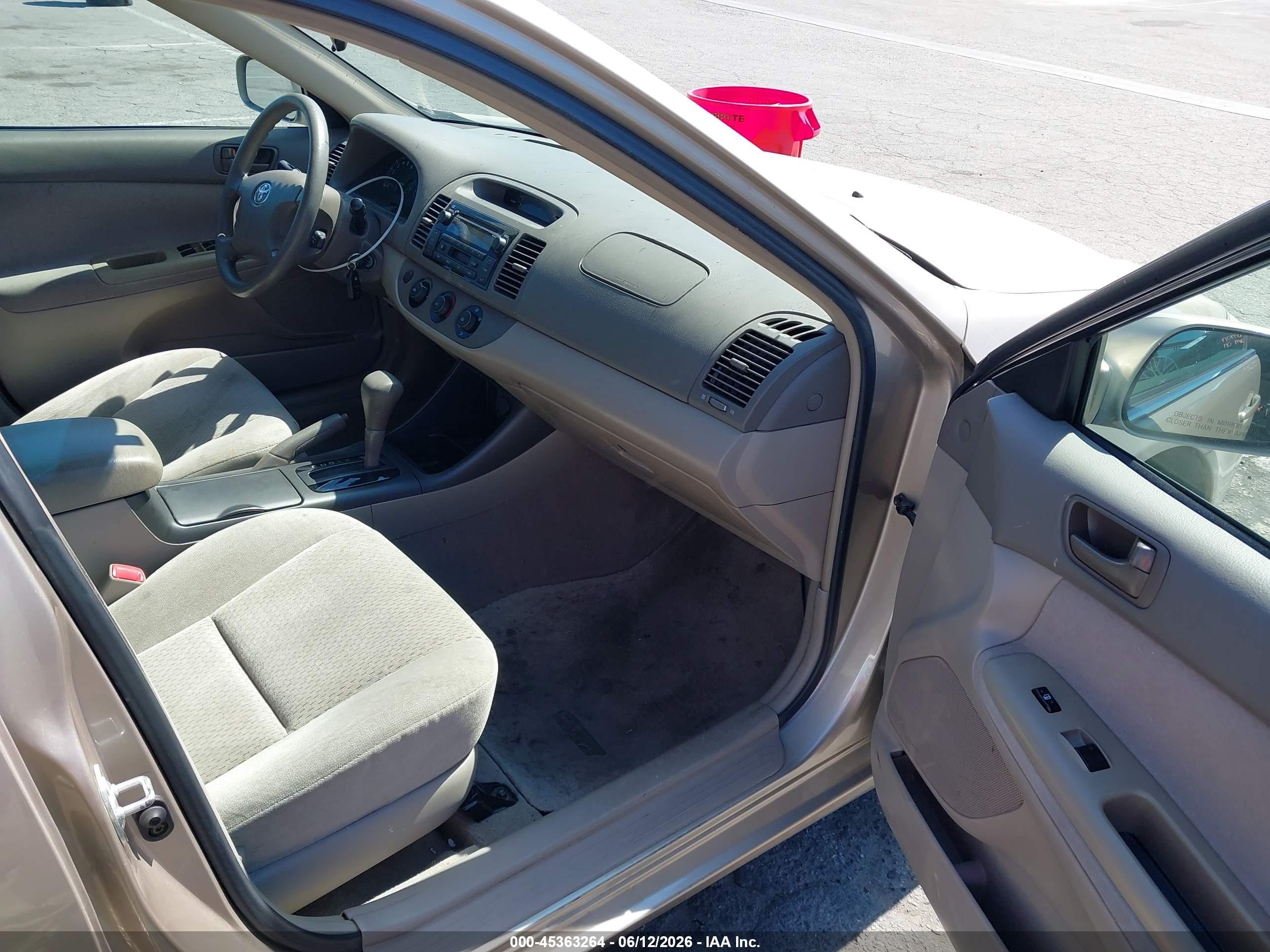 2004 Toyota Camry Le Бежевый vin: 4T1BE32KX4U347386