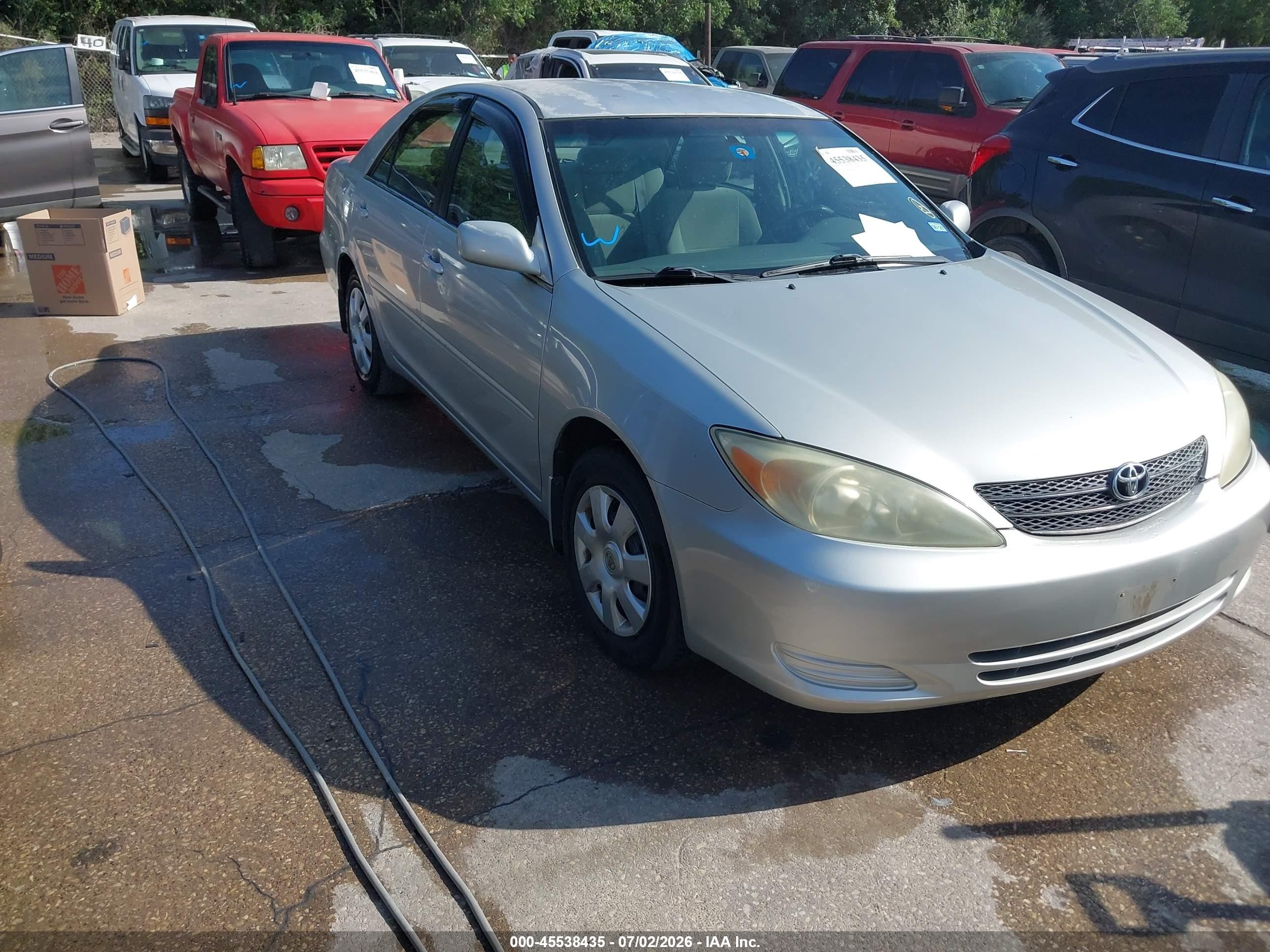2004 Toyota Camry Le Silver vin: 4T1BE32KX4U350921