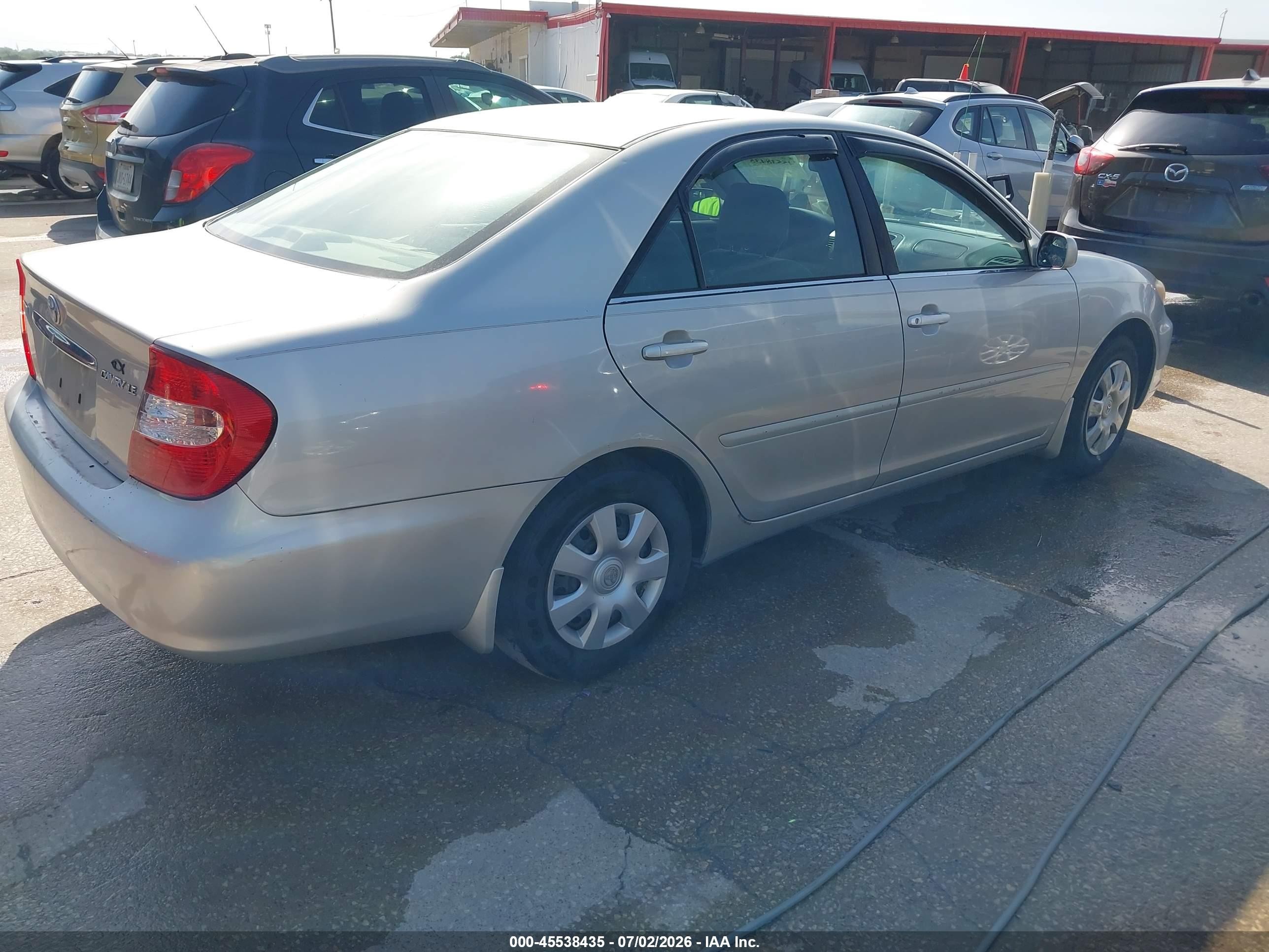 2004 Toyota Camry Le Silver vin: 4T1BE32KX4U350921