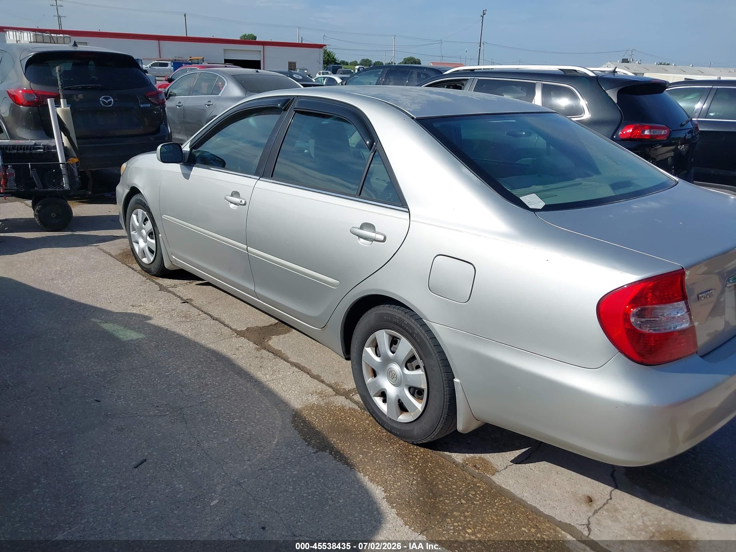 2004 Toyota Camry Le Silver vin: 4T1BE32KX4U350921