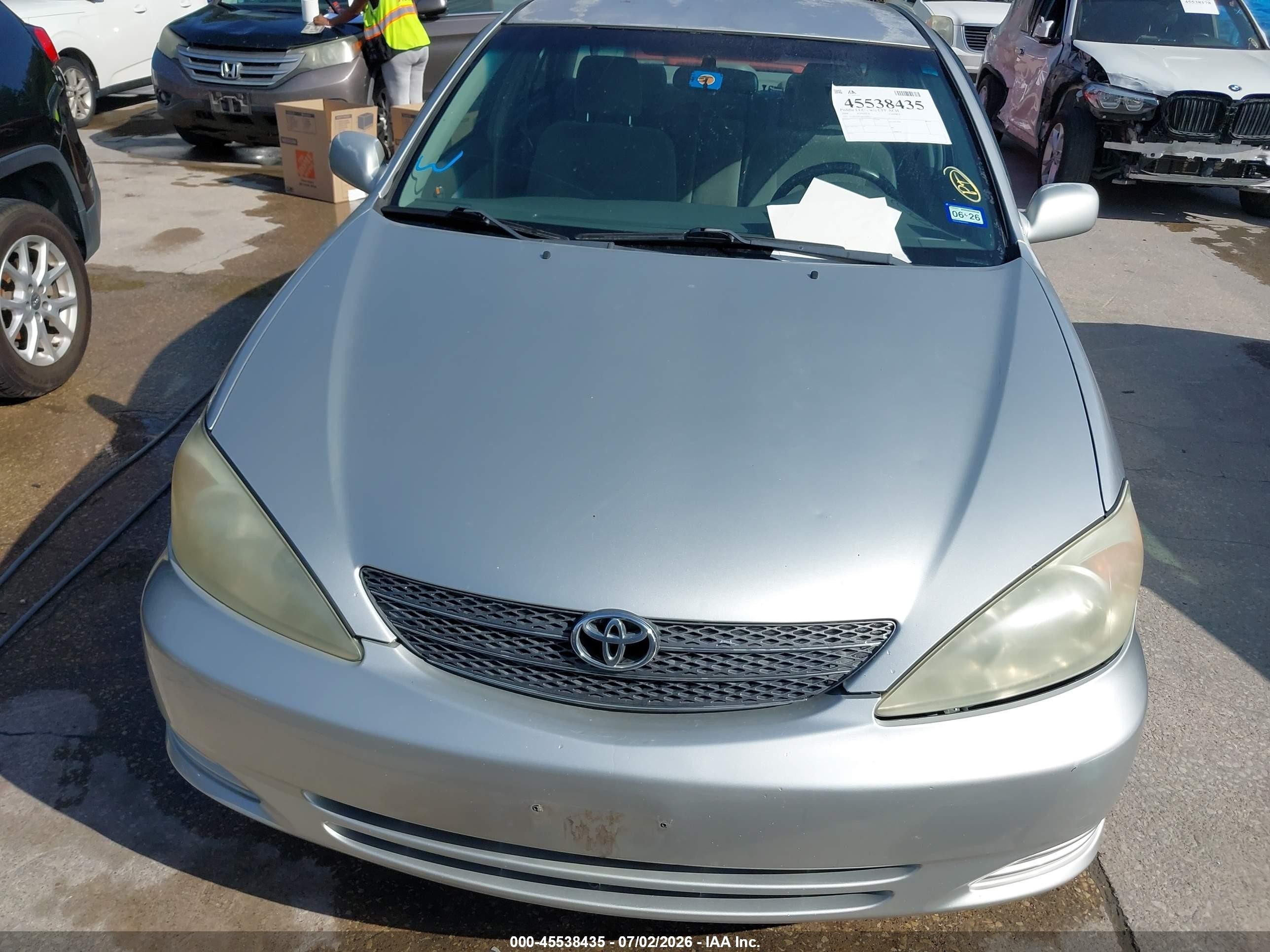 2004 Toyota Camry Le Silver vin: 4T1BE32KX4U350921