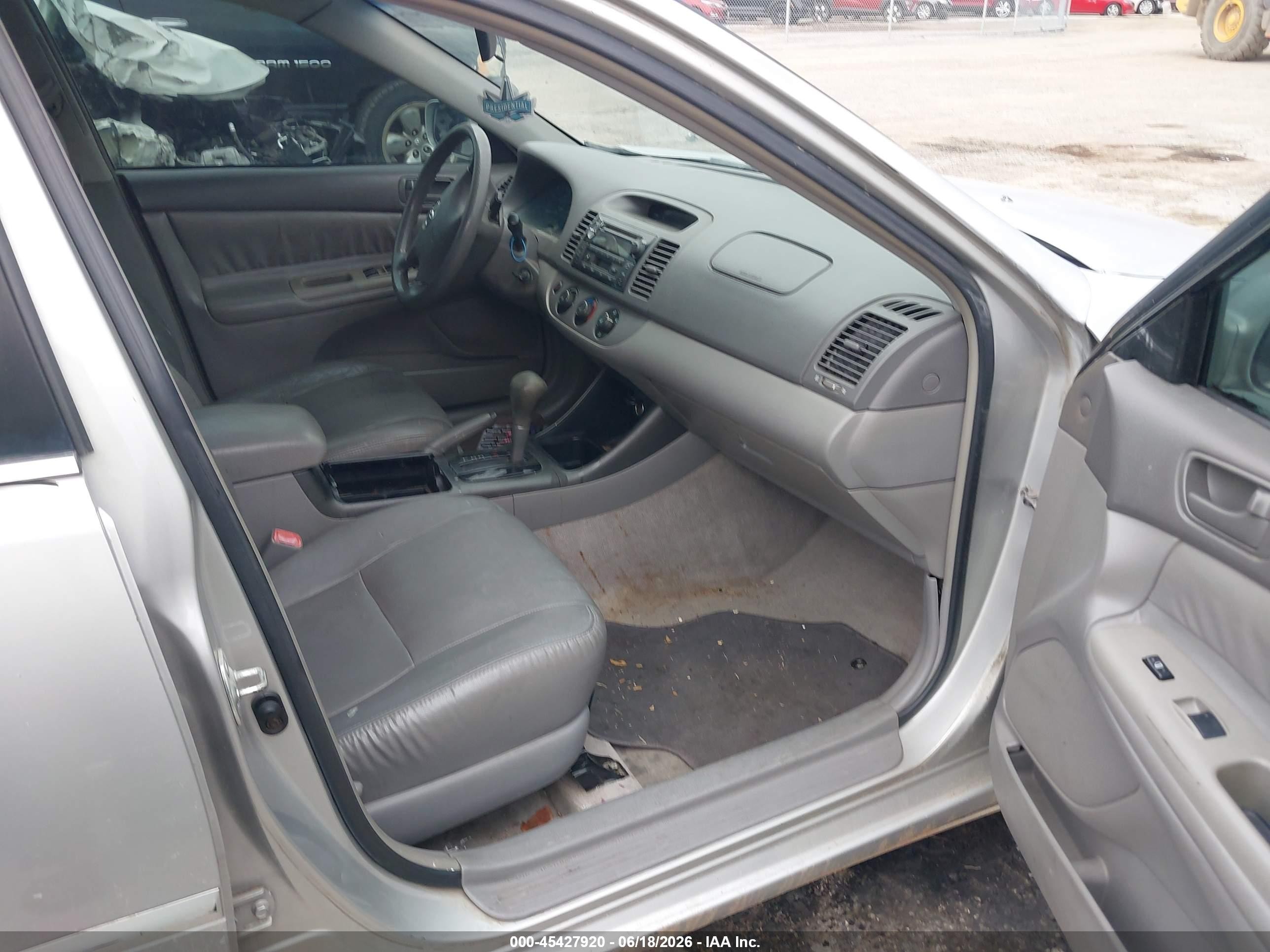 2004 Toyota Camry Le Silver vin: 4T1BE32KX4U352376