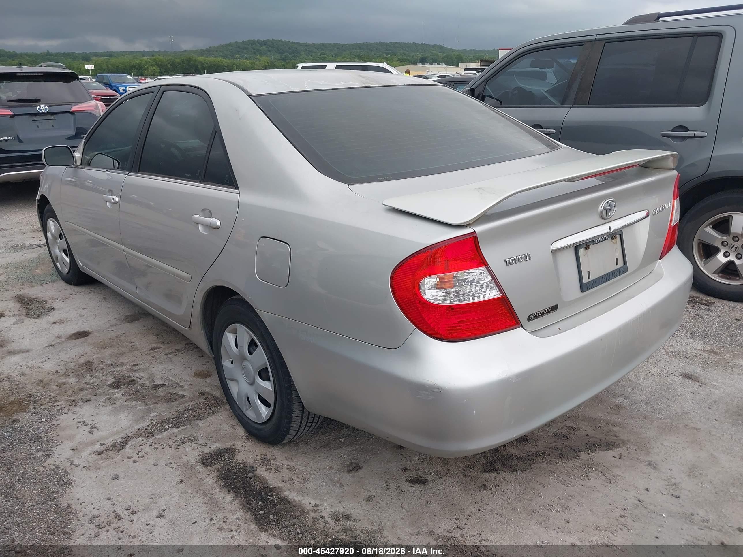 2004 Toyota Camry Le Silver vin: 4T1BE32KX4U352376