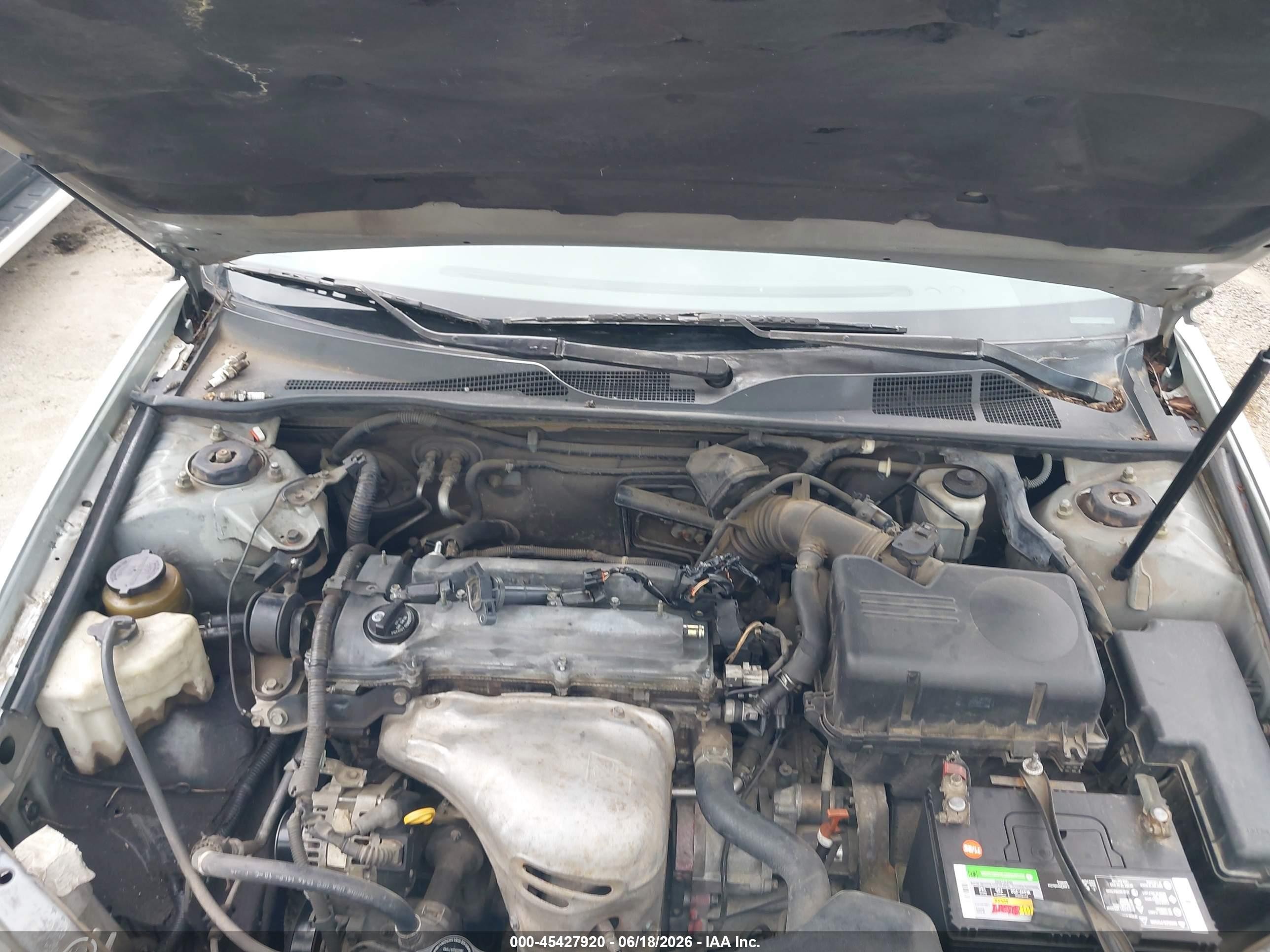 2004 Toyota Camry Le Silver vin: 4T1BE32KX4U352376