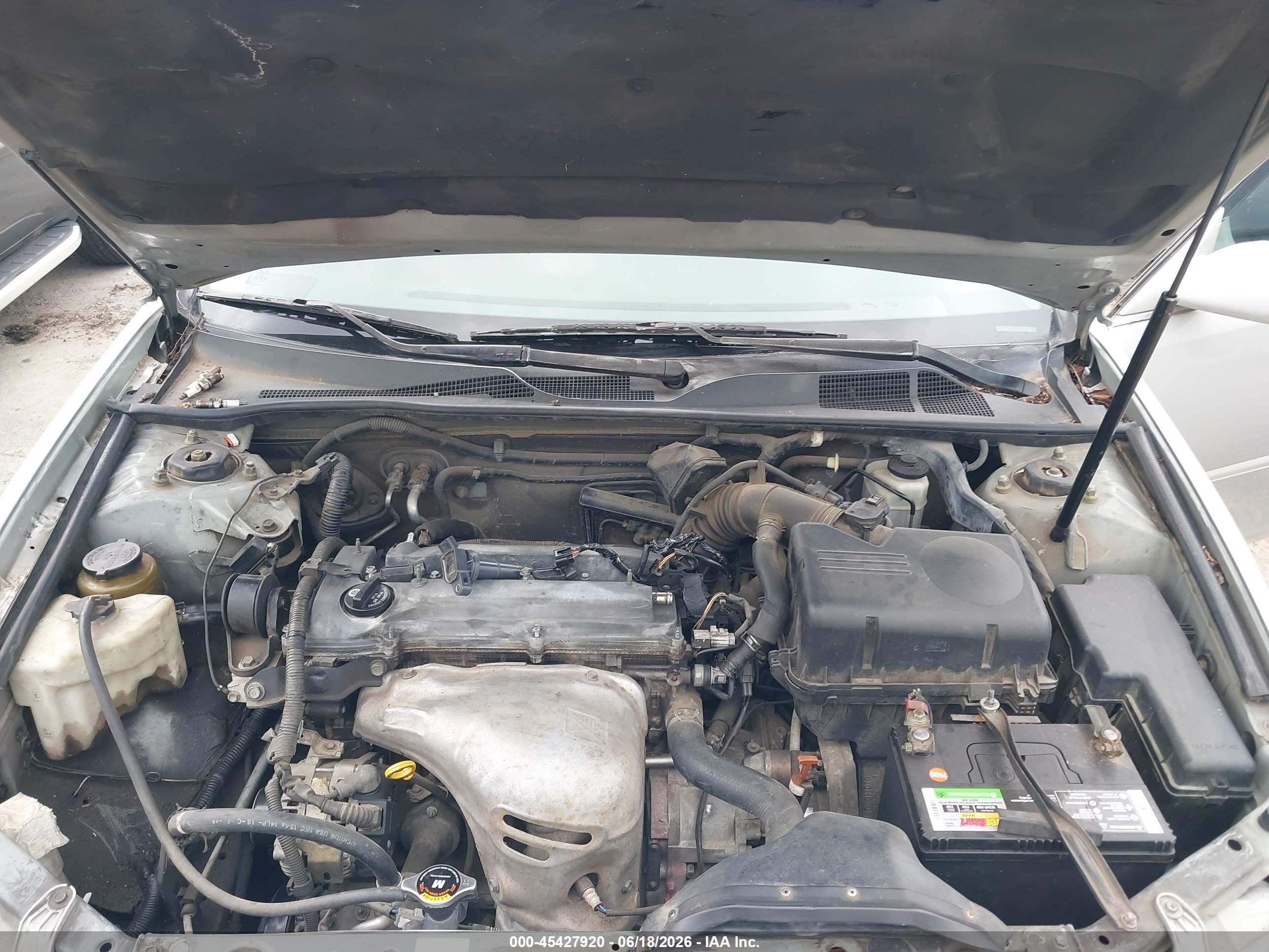 2004 Toyota Camry Le Silver vin: 4T1BE32KX4U352376