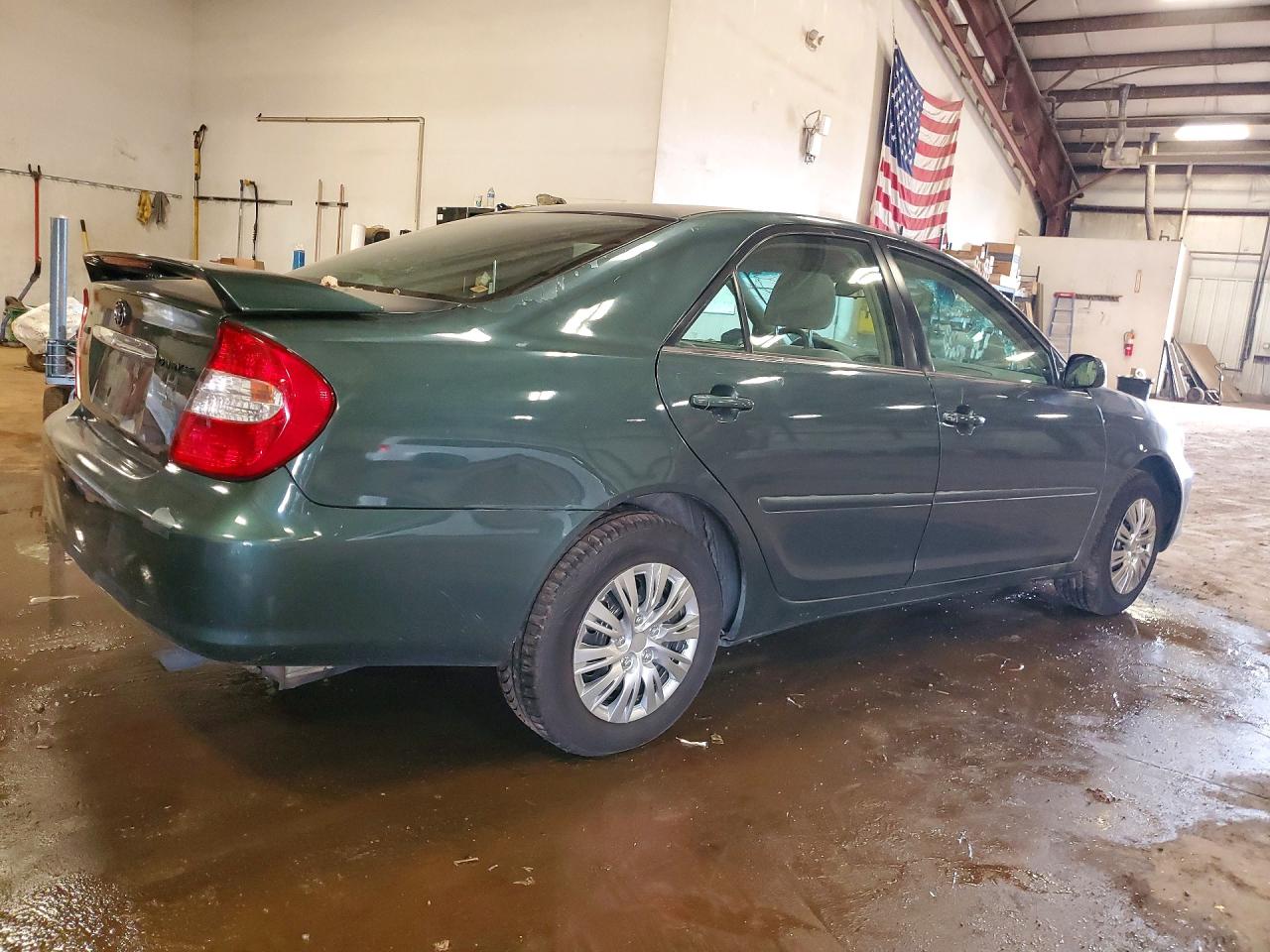 2004 Toyota Camry Le Green vin: 4T1BE32KX4U358582