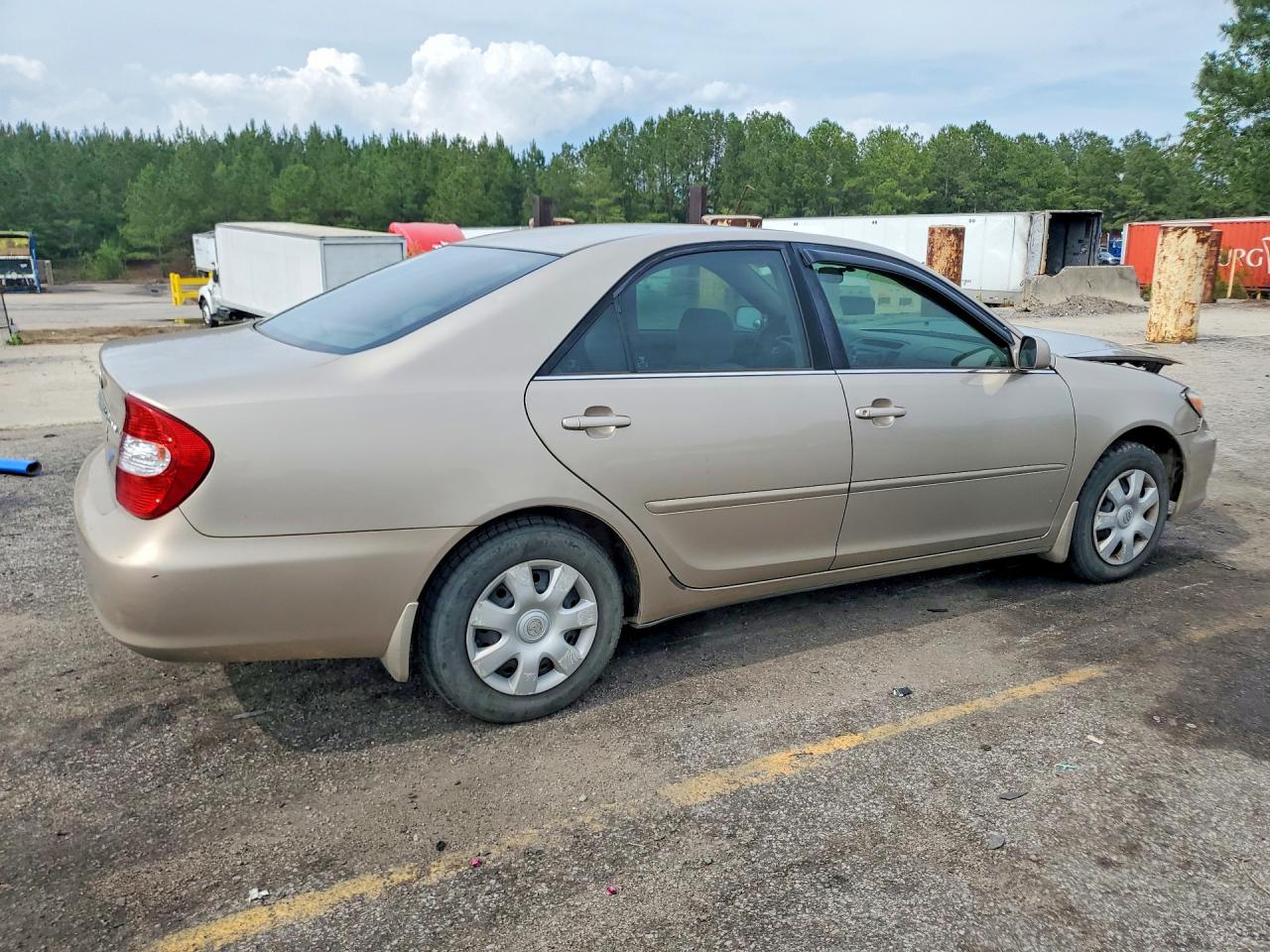 2004 Toyota Camry Le Gold vin: 4T1BE32KX4U804259