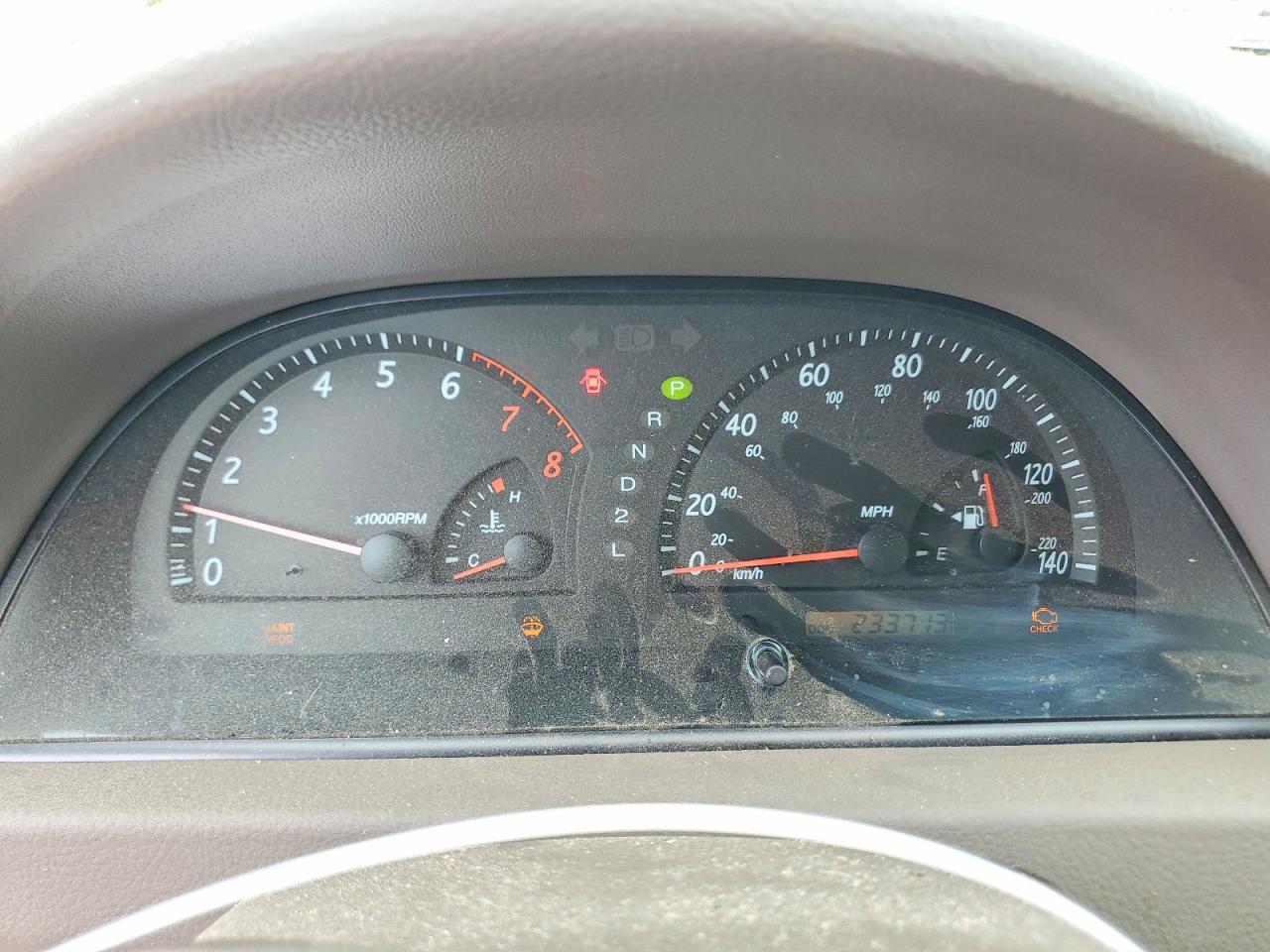 2004 Toyota Camry Le Gold vin: 4T1BE32KX4U804259