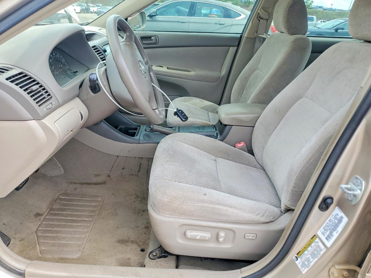 2004 Toyota Camry Le Gold vin: 4T1BE32KX4U804259