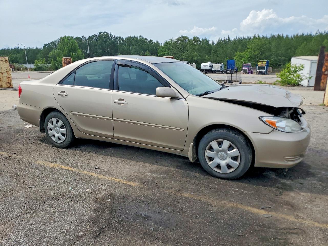 2004 Toyota Camry Le Gold vin: 4T1BE32KX4U804259