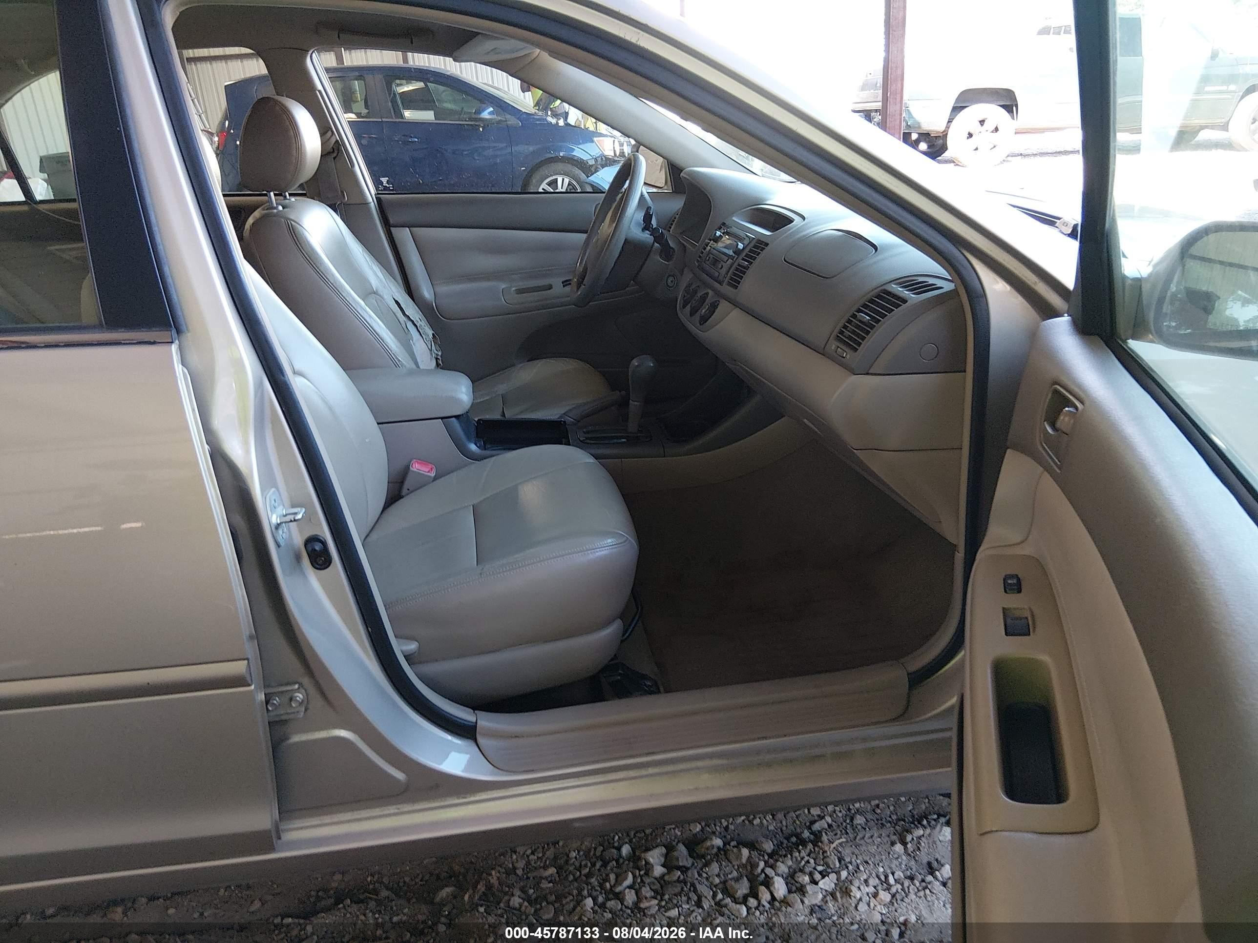 2004 Toyota Camry Le Золотой vin: 4T1BE32KX4U831414