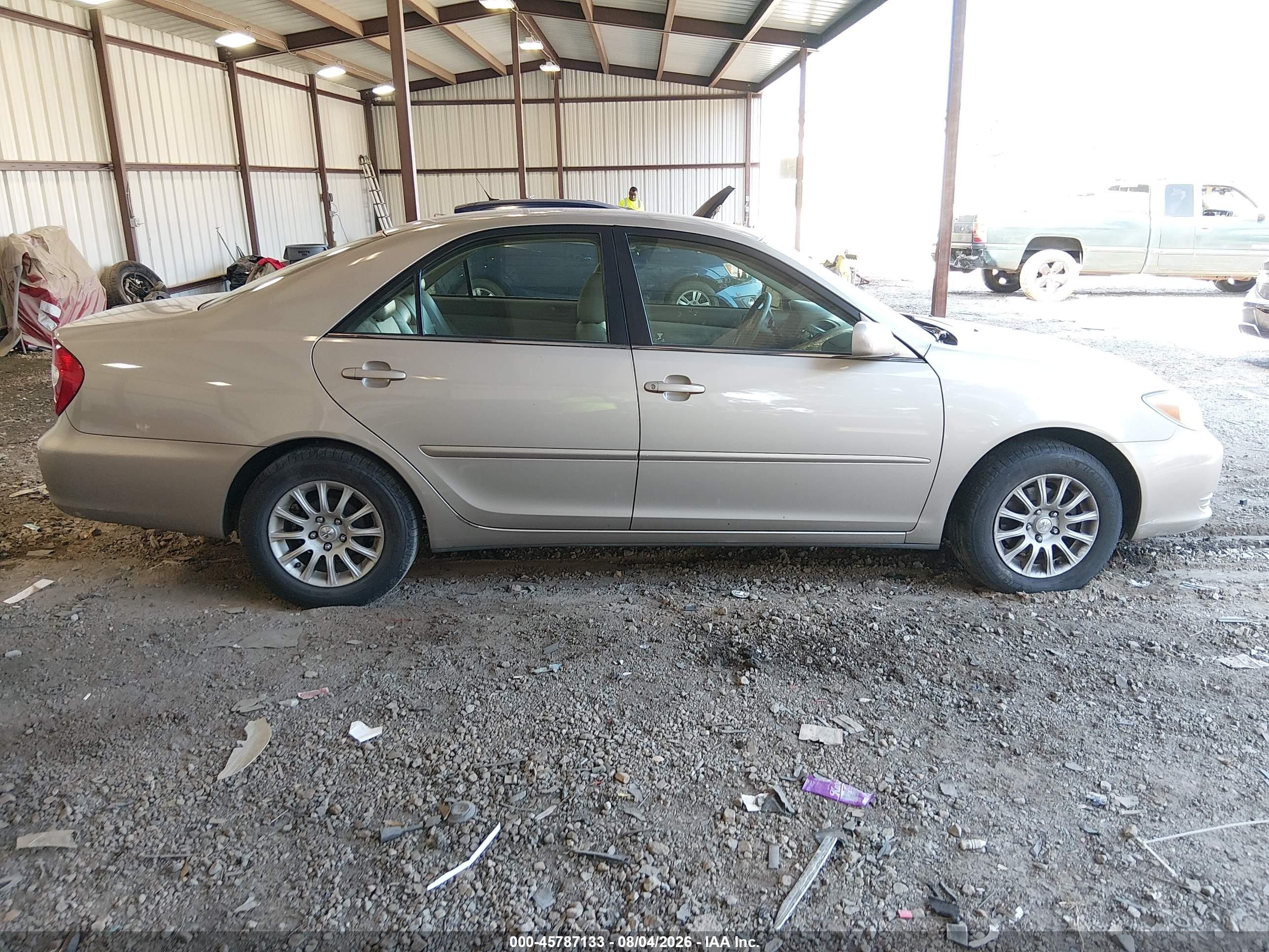 2004 Toyota Camry Le Золотой vin: 4T1BE32KX4U831414