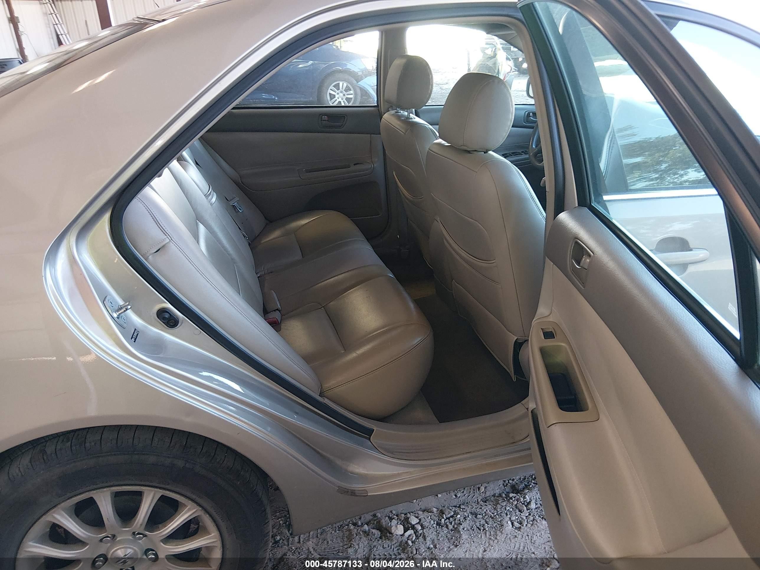 2004 Toyota Camry Le Золотой vin: 4T1BE32KX4U831414