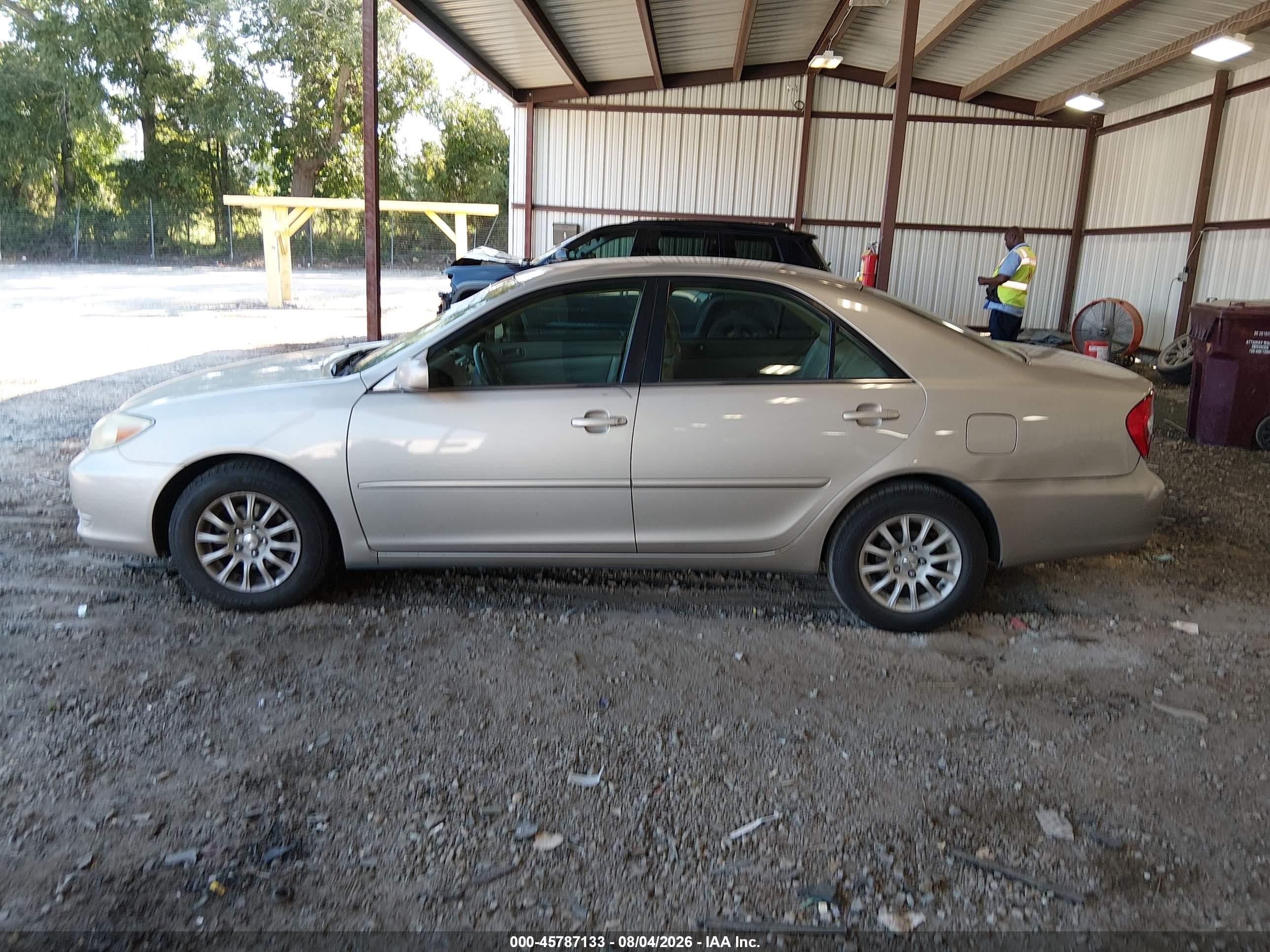 2004 Toyota Camry Le Золотой vin: 4T1BE32KX4U831414