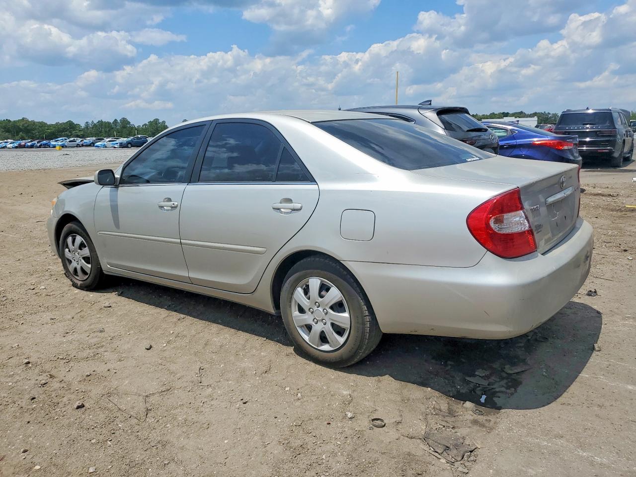 2004 Toyota Camry Le Silver vin: 4T1BE32KX4U831820