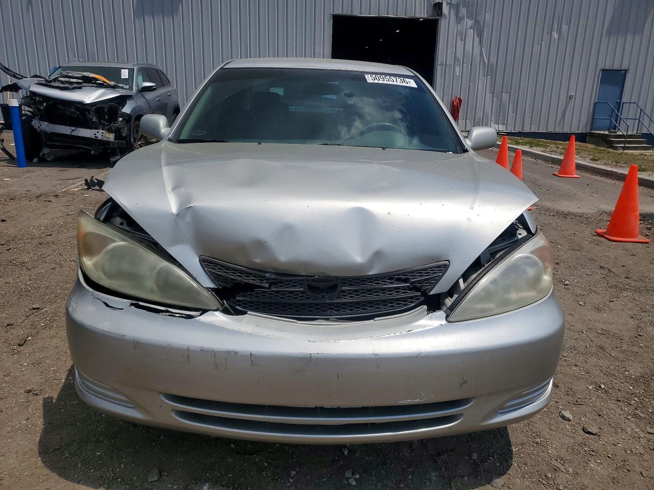 2004 Toyota Camry Le Silver vin: 4T1BE32KX4U831820