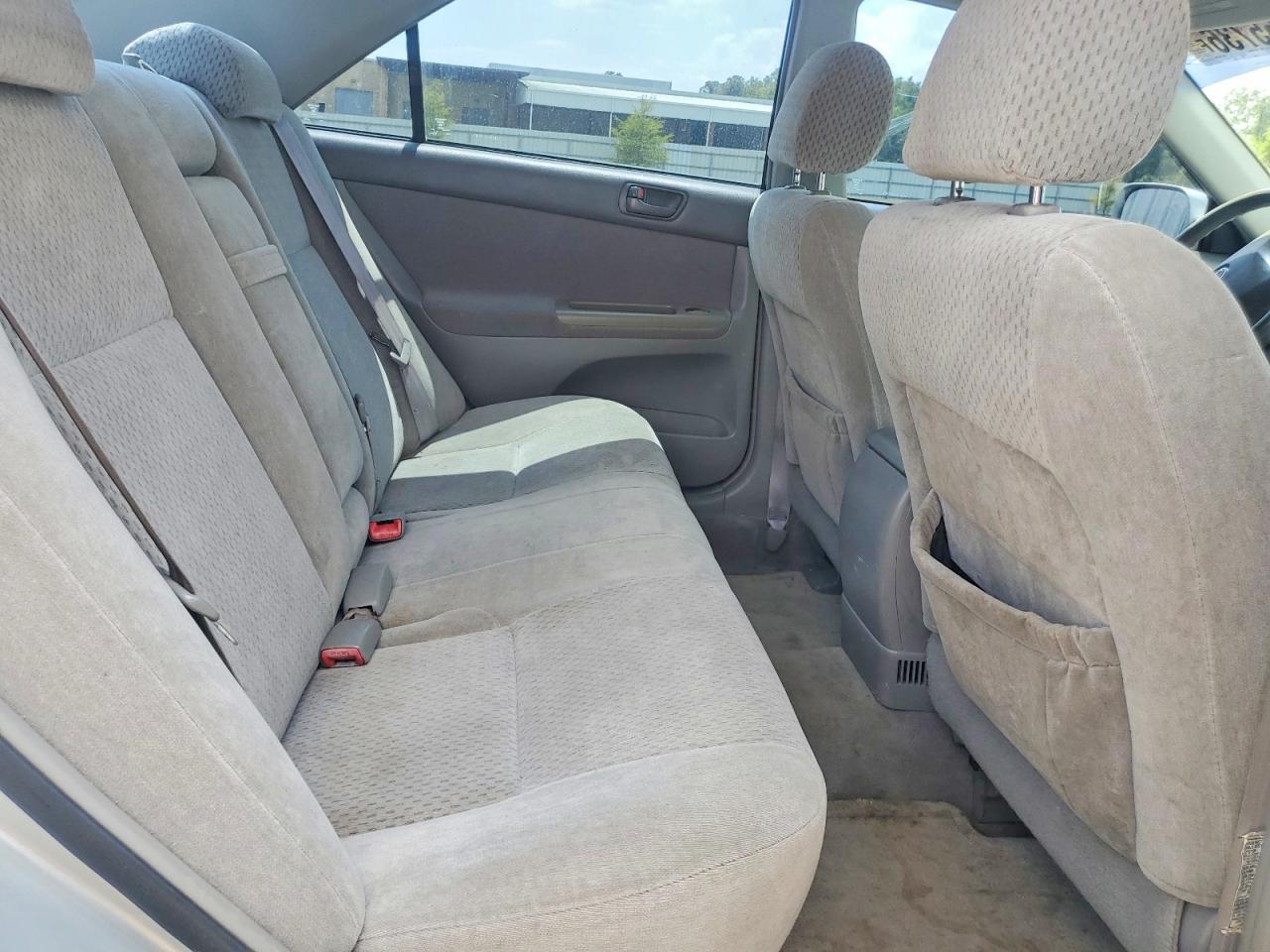 2004 Toyota Camry Le Silver vin: 4T1BE32KX4U831820