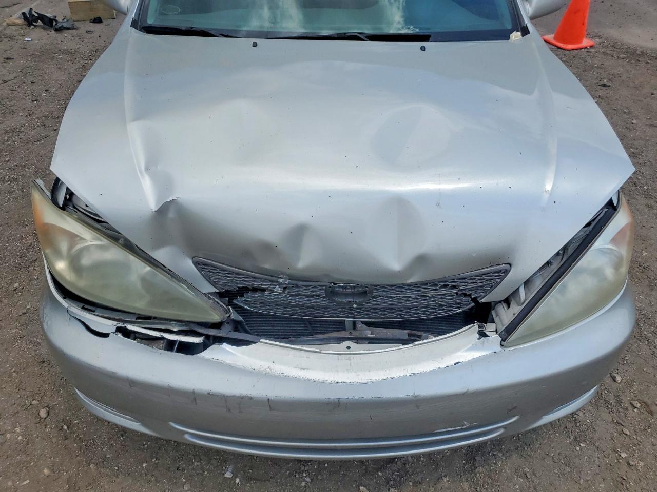 2004 Toyota Camry Le Silver vin: 4T1BE32KX4U831820
