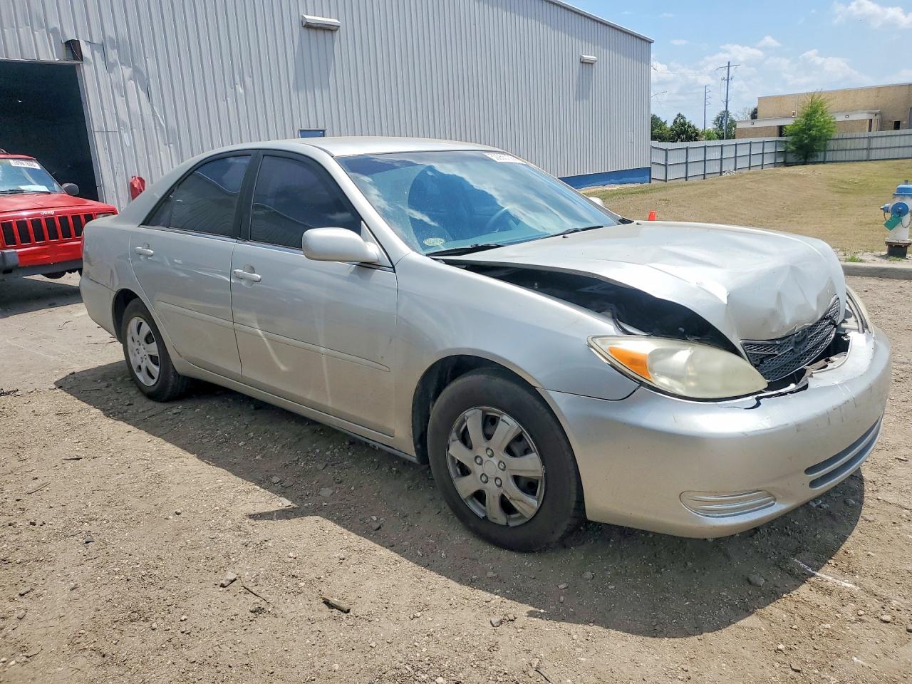 2004 Toyota Camry Le Silver vin: 4T1BE32KX4U831820