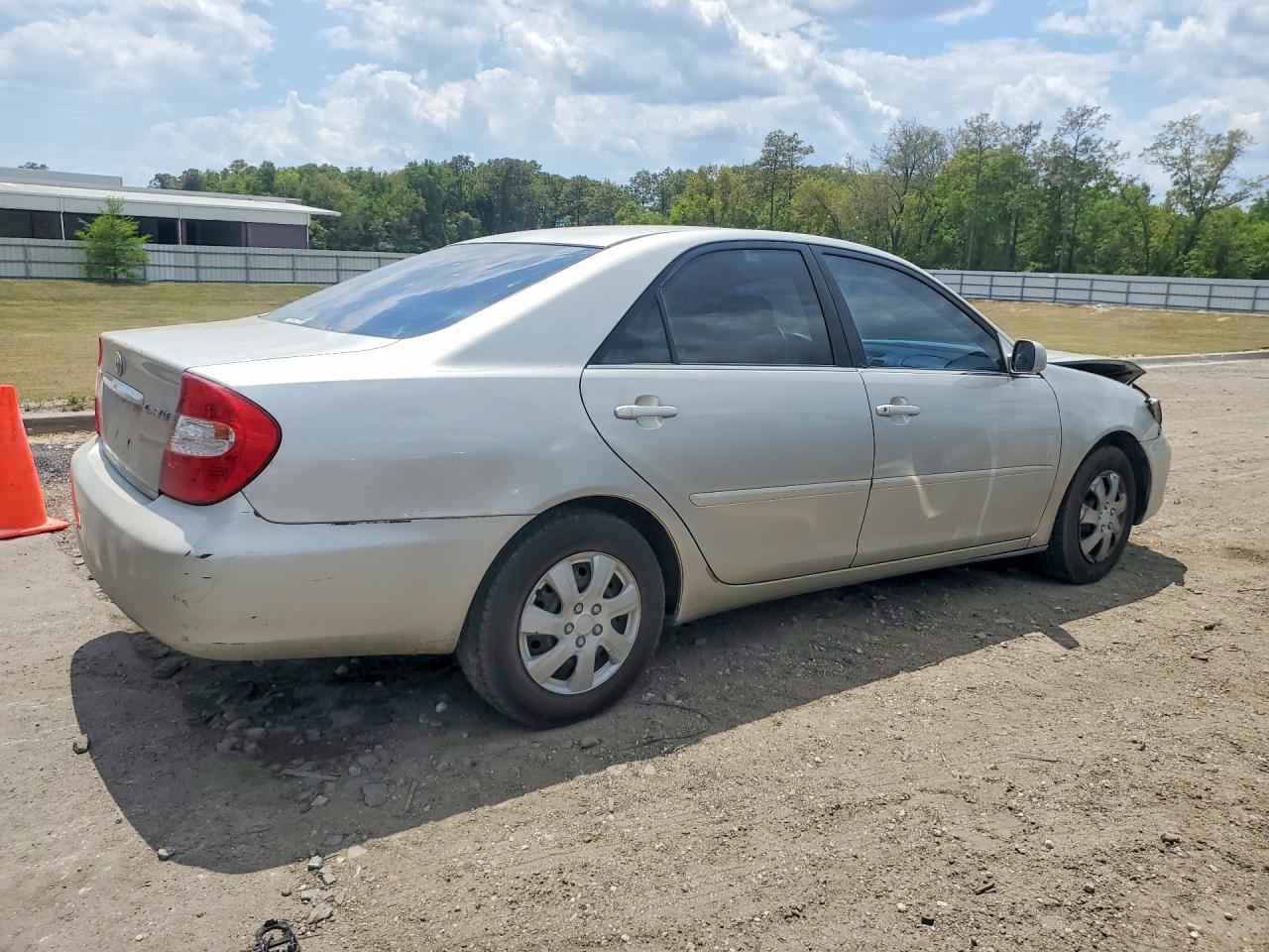 2004 Toyota Camry Le Silver vin: 4T1BE32KX4U831820