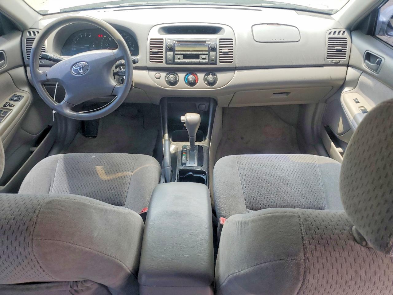 2004 Toyota Camry Le Silver vin: 4T1BE32KX4U831820